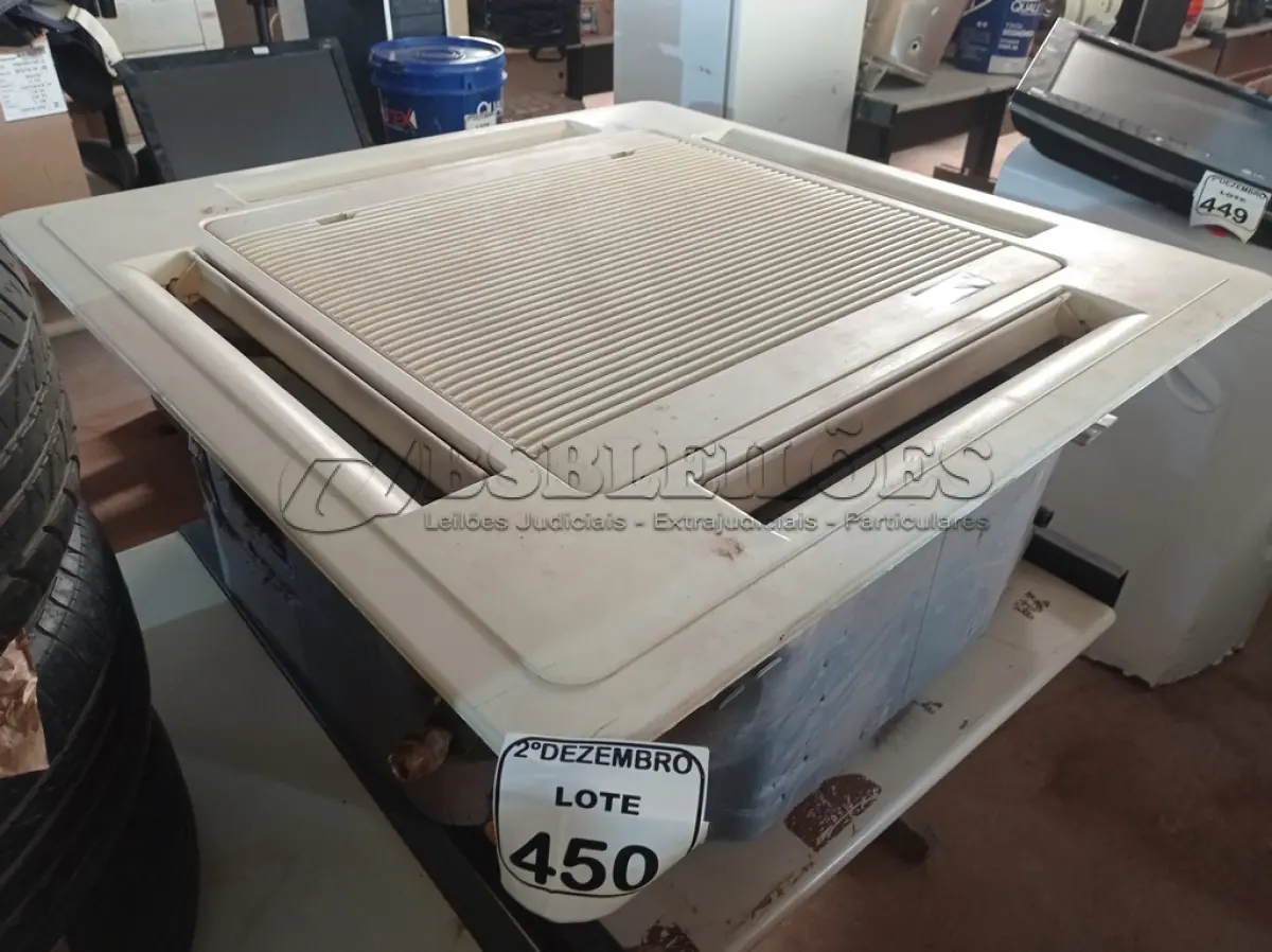 LOTE 450 - 01 EVAPORADORA DE TETO K7 MARCA YORK. (NO ESTADO) ATENÇÃO! FAZER A VISITAÇÃO ANTES DE ARREMATAR, NÃO SABEMOS SE FUNCIONA. LEILÃO NÃO TEM GARANTIA E NEM DEVOLUÇÃO, SUJEITO A POSSÍVEIS AVARIAS VISÍVEIS/OCULTAS E/OU AUSÊNCIA DE COMPONENTES.