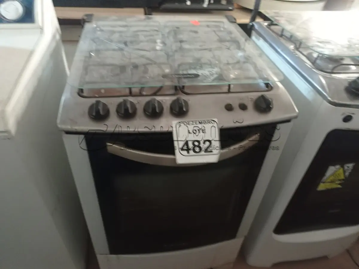 LOTE 482 - 01 FOGÃO A GÁS 04 BOCAS MARCA ELECTROLUX. (NO ESTADO) ATENÇÃO! FAZER A VISITAÇÃO ANTES DE ARREMATAR, NÃO SABEMOS SE FUNCIONA. LEILÃO NÃO TEM GARANTIA E NEM DEVOLUÇÃO, SUJEITO A POSSÍVEIS AVARIAS VISÍVEIS/OCULTAS E/OU AUSÊNCIA DE COMPONENTES.