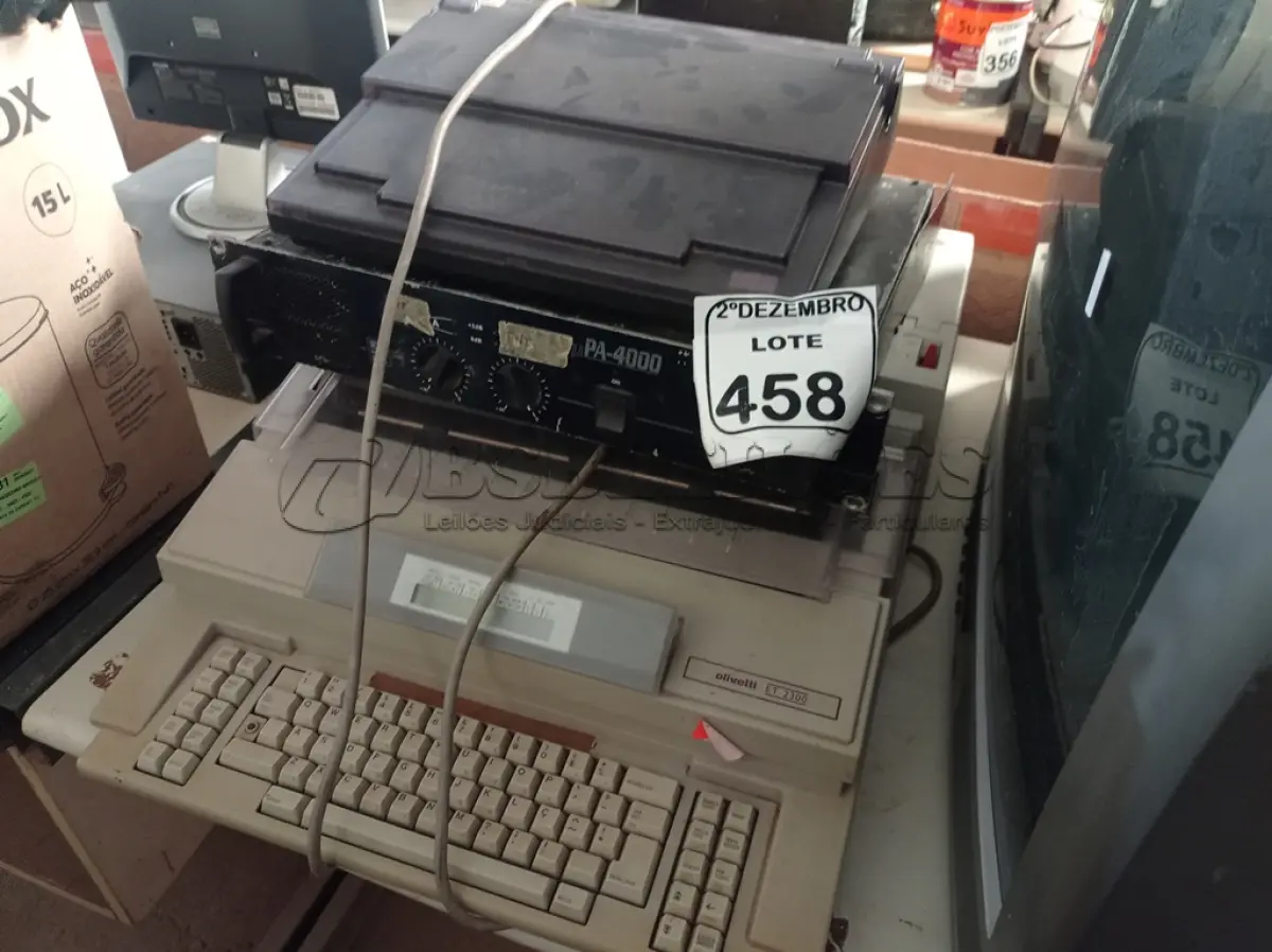 LOTE 458 - 01 AMPLIFICADOR PA-200 MARCA STANER E 03 MÁQUINAS DE ESCREVER ELÉTRICAS MARCAS E MODELOS DIVERSOS. (NO ESTADO) ATENÇÃO! FAZER A VISITAÇÃO ANTES DE ARREMATAR, NÃO SABEMOS SE FUNCIONA. LEILÃO NÃO TEM GARANTIA E NEM DEVOLUÇÃO, SUJEITO A POSSÍVEIS AVARIAS VISÍVEIS/OCULTAS E/OU AUSÊNCIA DE COMPONENTES.