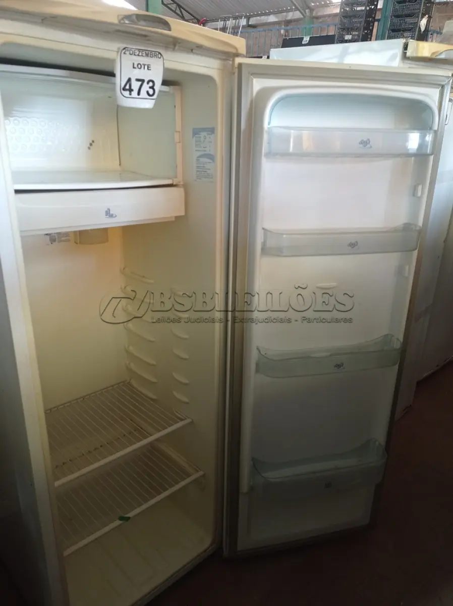 LOTE 473 - 01 GELADEIRA ELECTROLUX 220V. (NO ESTADO) ATENÇÃO! FAZER A VISITAÇÃO ANTES DE ARREMATAR, NÃO SABEMOS SE FUNCIONA. LEILÃO NÃO TEM GARANTIA E NEM DEVOLUÇÃO, SUJEITO A POSSÍVEIS AVARIAS VISÍVEIS/OCULTAS E/OU AUSÊNCIA DE COMPONENTES.