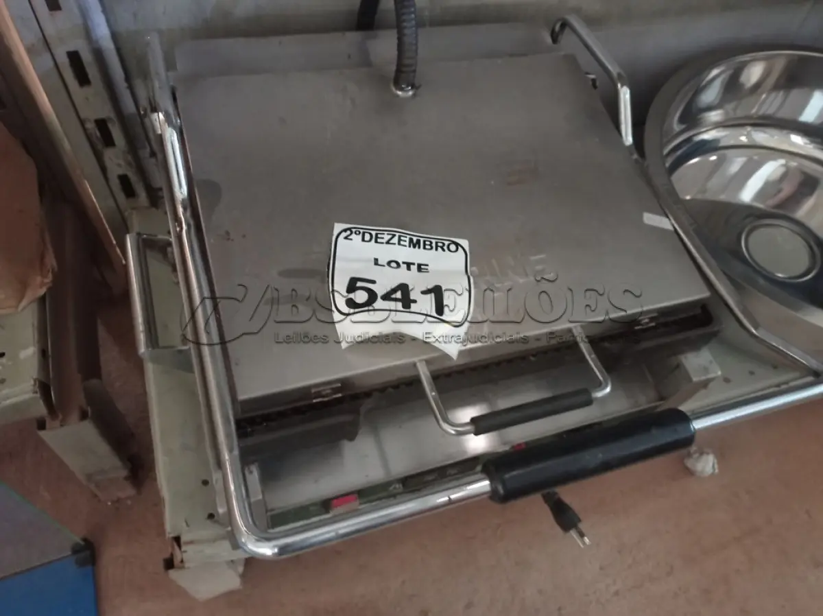 LOTE 541 - 01 GRILL WARING EM INOX. (NO ESTADO) ATENÇÃO! FAZER A VISITAÇÃO ANTES DE ARREMATAR, NÃO SABEMOS SE FUNCIONA. LEILÃO NÃO TEM GARANTIA E NEM DEVOLUÇÃO, SUJEITO A POSSÍVEIS AVARIAS VISÍVEIS/OCULTAS E/OU AUSÊNCIA DE COMPONENTES.