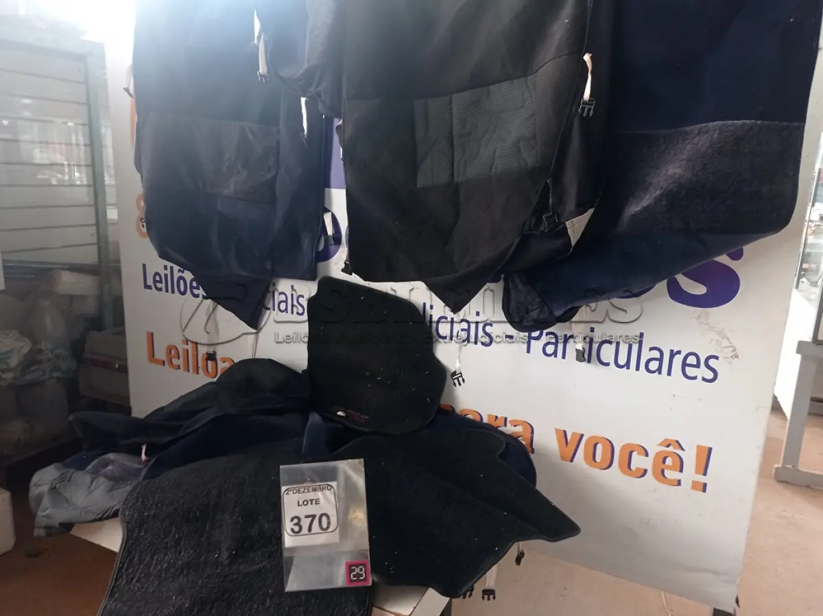 LOTE 370 - 01 LOTE C/VÁRIOS TAPETES E CAPAS DE BANCO VEICULAR. (NO ESTADO) ATENÇÃO! FAZER A VISITAÇÃO ANTES DE ARREMATAR, NÃO SABEMOS SE FUNCIONA. LEILÃO NÃO TEM GARANTIA E NEM DEVOLUÇÃO, SUJEITO A POSSÍVEIS AVARIAS VISÍVEIS/OCULTAS E/OU AUSÊNCIA DE COMPONENTES.