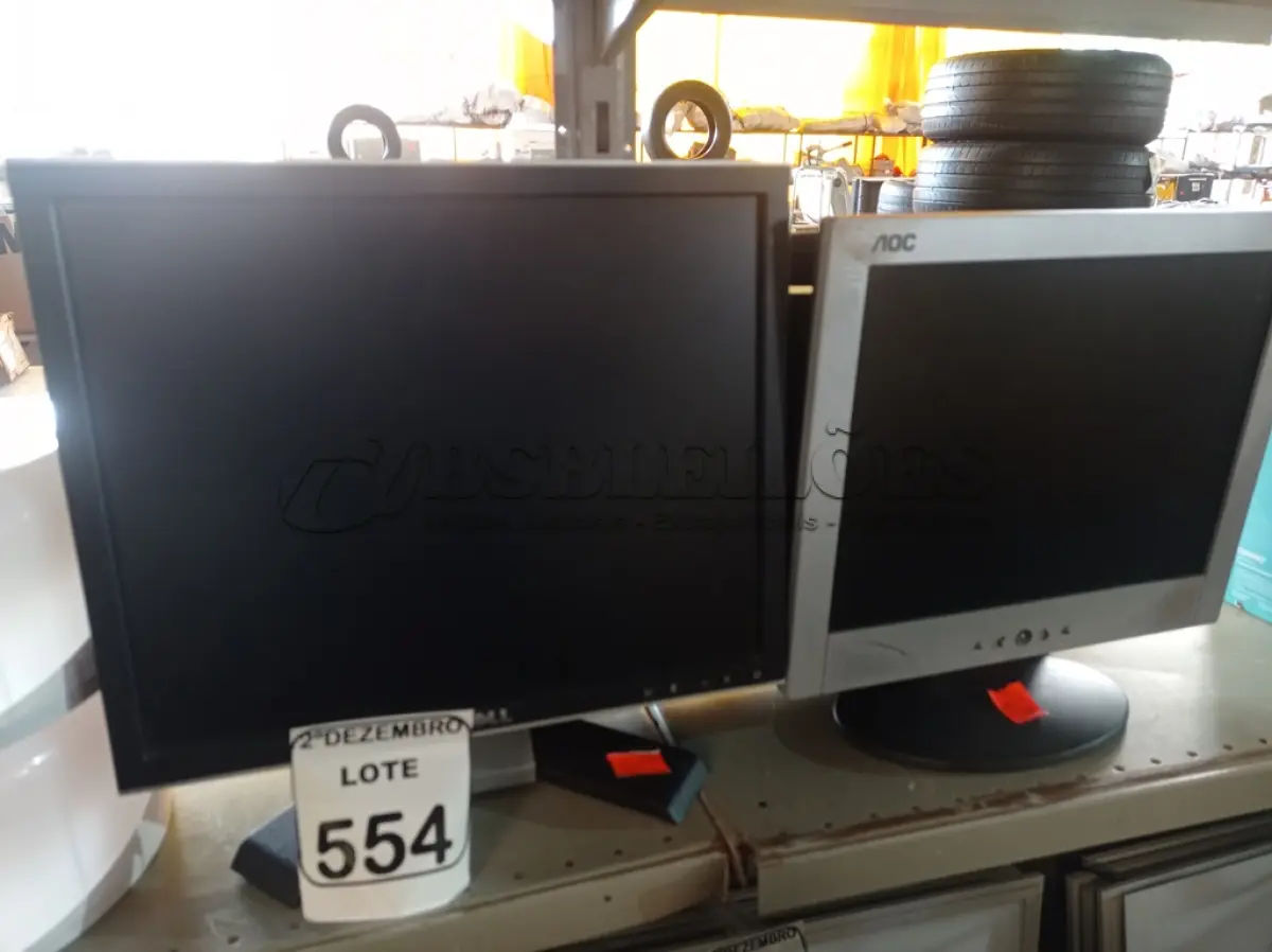 LOTE 554 - 05 MONITORES LCD MARCAS E MODELOS DIVERSOS. (NO ESTADO) ATENÇÃO! FAZER A VISITAÇÃO ANTES DE ARREMATAR, NÃO SABEMOS SE FUNCIONA. LEILÃO NÃO TEM GARANTIA E NEM DEVOLUÇÃO, SUJEITO A POSSÍVEIS AVARIAS VISÍVEIS/OCULTAS E/OU AUSÊNCIA DE COMPONENTES.