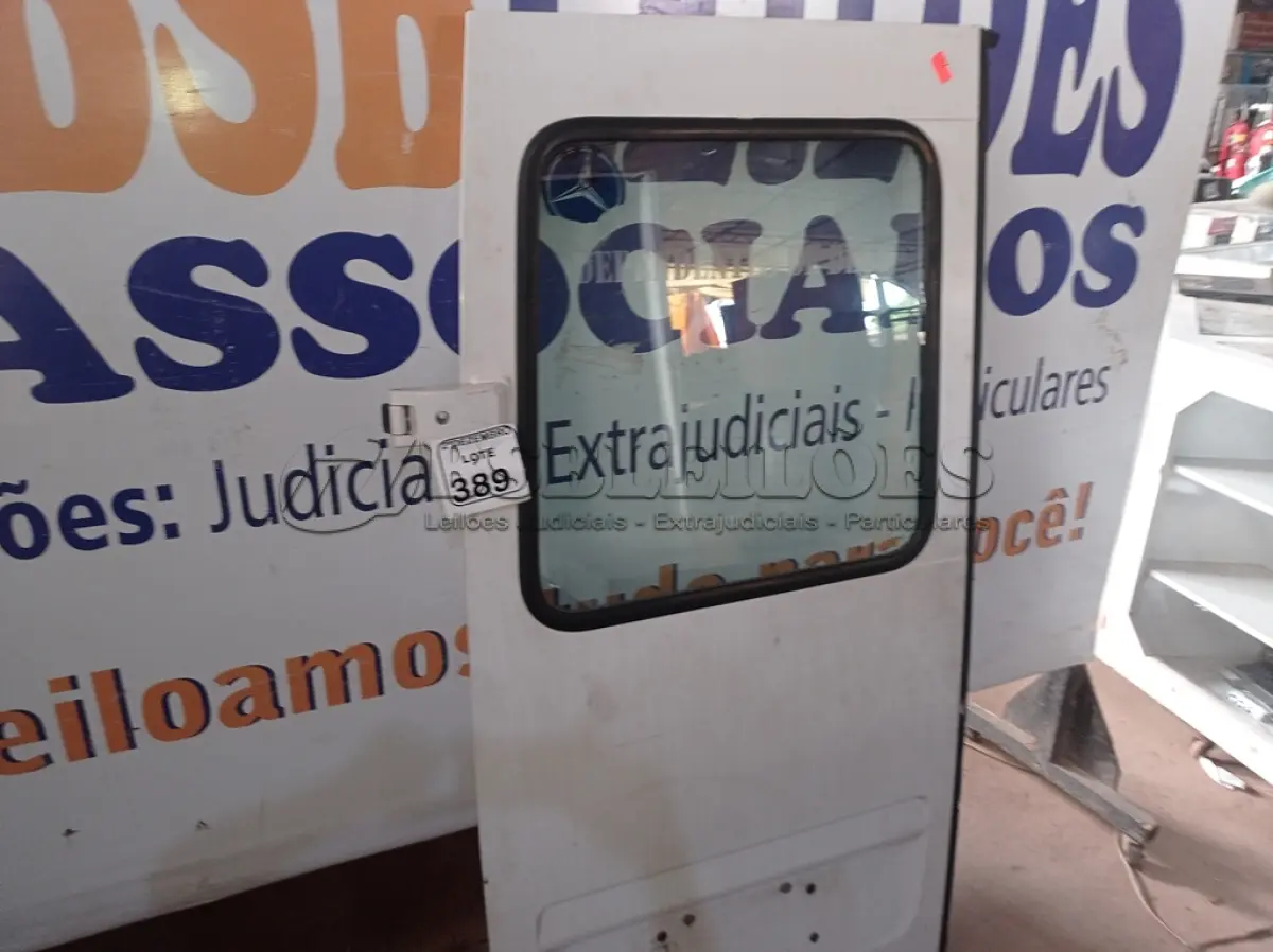 LOTE 389 - 01 PORTA DE VAN SPRINGER MERCEDES BENZ (NO ESTADO) ATENÇÃO! FAZER A VISITAÇÃO ANTES DE ARREMATAR, NÃO SABEMOS SE FUNCIONA. LEILÃO NÃO TEM GARANTIA E NEM DEVOLUÇÃO, SUJEITO A POSSÍVEIS AVARIAS VISÍVEIS/OCULTAS E/OU AUSÊNCIA DE COMPONENTES.