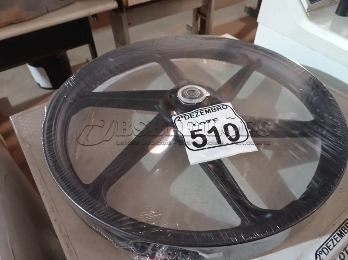 LOTE 510 - 01 RODA P/MOTO CG ARO “17 PARA QUALQUER CG (NOVO). (NO ESTADO) ATENÇÃO! FAZER A VISITAÇÃO ANTES DE ARREMATAR, NÃO SABEMOS SE FUNCIONA. LEILÃO NÃO TEM GARANTIA E NEM DEVOLUÇÃO, SUJEITO A POSSÍVEIS AVARIAS VISÍVEIS/OCULTAS E/OU AUSÊNCIA DE COMPONENTES.