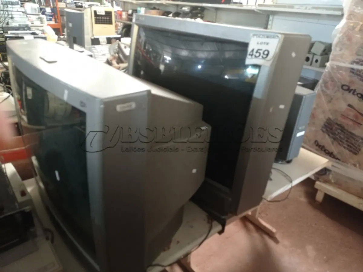 LOTE 459 - 03 TV’S DE TUBO ANTIGAS MARCAS E MODELOS DIVERSOS. (NO ESTADO) ATENÇÃO! FAZER A VISITAÇÃO ANTES DE ARREMATAR, NÃO SABEMOS SE FUNCIONA. LEILÃO NÃO TEM GARANTIA E NEM DEVOLUÇÃO, SUJEITO A POSSÍVEIS AVARIAS VISÍVEIS/OCULTAS E/OU AUSÊNCIA DE COMPONENTES.