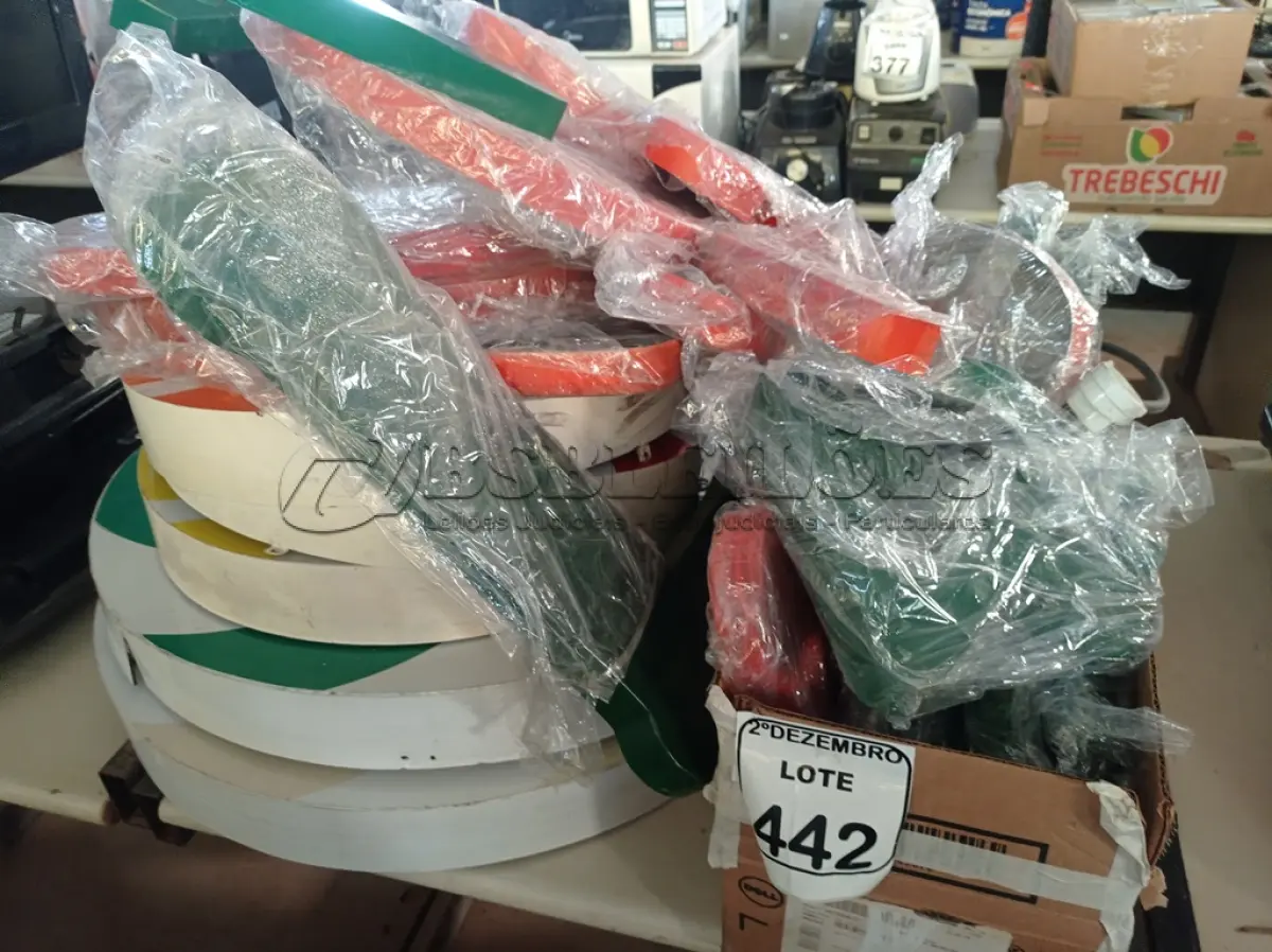 LOTE 442 - 02 CREPERIAS MARCAS E MODELOS DIVERSOS E DIVERSOS NÚMEROS E LETRAS DECORATIVOS DE FERRO P/PAREDE. (NO ESTADO) ATENÇÃO! FAZER A VISITAÇÃO ANTES DE ARREMATAR, NÃO SABEMOS SE FUNCIONA. LEILÃO NÃO TEM GARANTIA E NEM DEVOLUÇÃO, SUJEITO A POSSÍVEIS AVARIAS VISÍVEIS/OCULTAS E/OU AUSÊNCIA DE COMPONENTES.