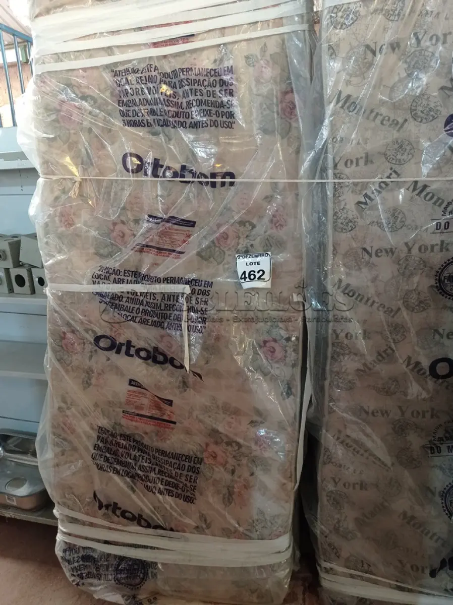 LOTE 462 - 01 CAMA BOX P/SOLTEIRO. (NO ESTADO) ATENÇÃO! FAZER A VISITAÇÃO ANTES DE ARREMATAR, NÃO SABEMOS SE FUNCIONA. LEILÃO NÃO TEM GARANTIA E NEM DEVOLUÇÃO, SUJEITO A POSSÍVEIS AVARIAS VISÍVEIS/OCULTAS E/OU AUSÊNCIA DE COMPONENTES.