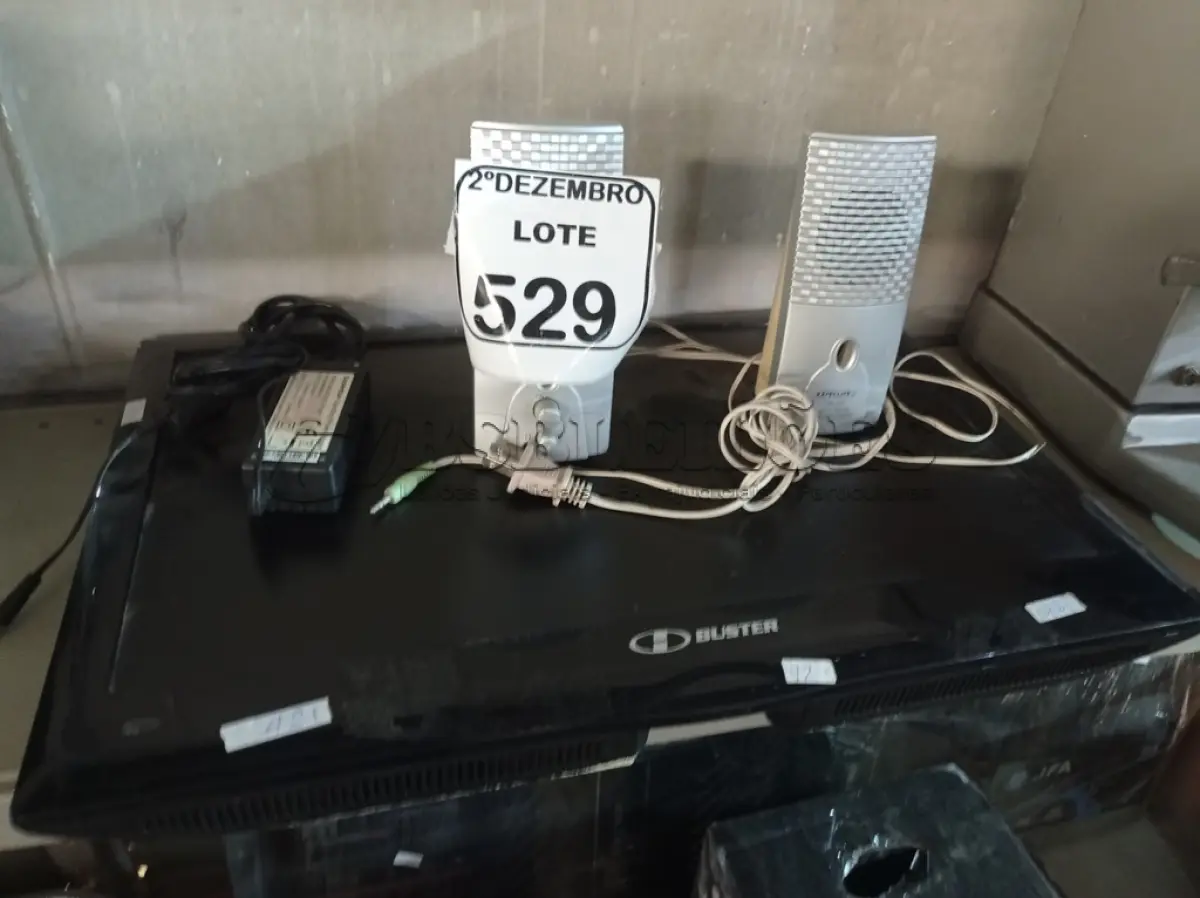 LOTE 529 - 01 TV MARCA BUSTER C/FONTE FUNCIONANDO E 01 PAR DE CAIXAS DE SOM P/PC. (NO ESTADO) ATENÇÃO! FAZER A VISITAÇÃO ANTES DE ARREMATAR, NÃO SABEMOS SE FUNCIONA. LEILÃO NÃO TEM GARANTIA E NEM DEVOLUÇÃO, SUJEITO A POSSÍVEIS AVARIAS VISÍVEIS/OCULTAS E/OU AUSÊNCIA DE COMPONENTES.
