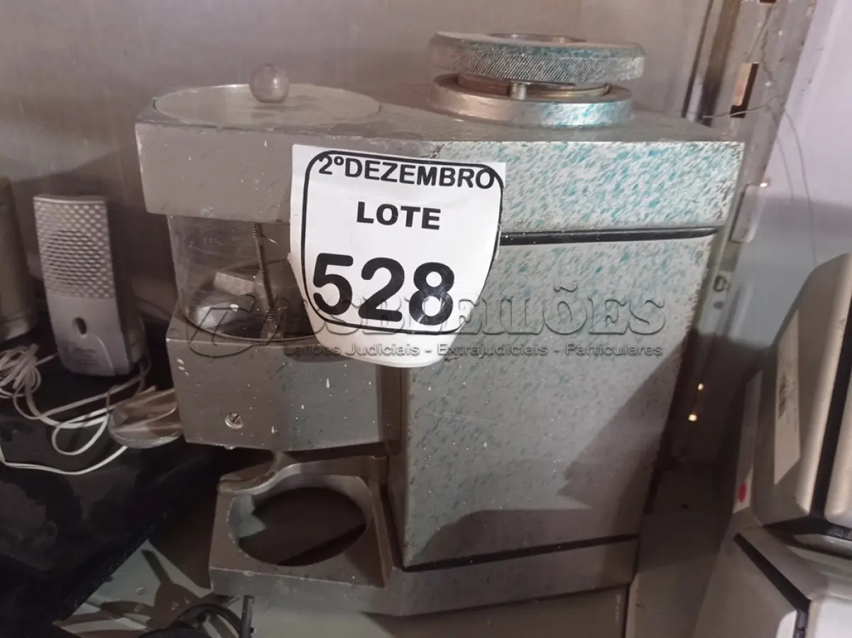 LOTE 528 - 01 CAFETEIRA INCOMPLETA. (NO ESTADO) ATENÇÃO! FAZER A VISITAÇÃO ANTES DE ARREMATAR, NÃO SABEMOS SE FUNCIONA. LEILÃO NÃO TEM GARANTIA E NEM DEVOLUÇÃO, SUJEITO A POSSÍVEIS AVARIAS VISÍVEIS/OCULTAS E/OU AUSÊNCIA DE COMPONENTES.