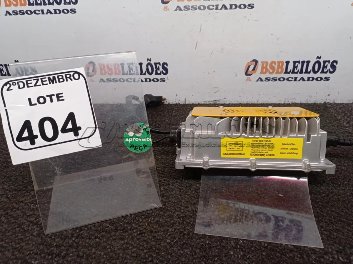 LOTE 404 - 01 CARREGADOR P/MOTO ELÉTRICA. (NO ESTADO) ATENÇÃO! FAZER A VISITAÇÃO ANTES DE ARREMATAR, NÃO SABEMOS SE FUNCIONA. LEILÃO NÃO TEM GARANTIA E NEM DEVOLUÇÃO, SUJEITO A POSSÍVEIS AVARIAS VISÍVEIS/OCULTAS E/OU AUSÊNCIA DE COMPONENTES.