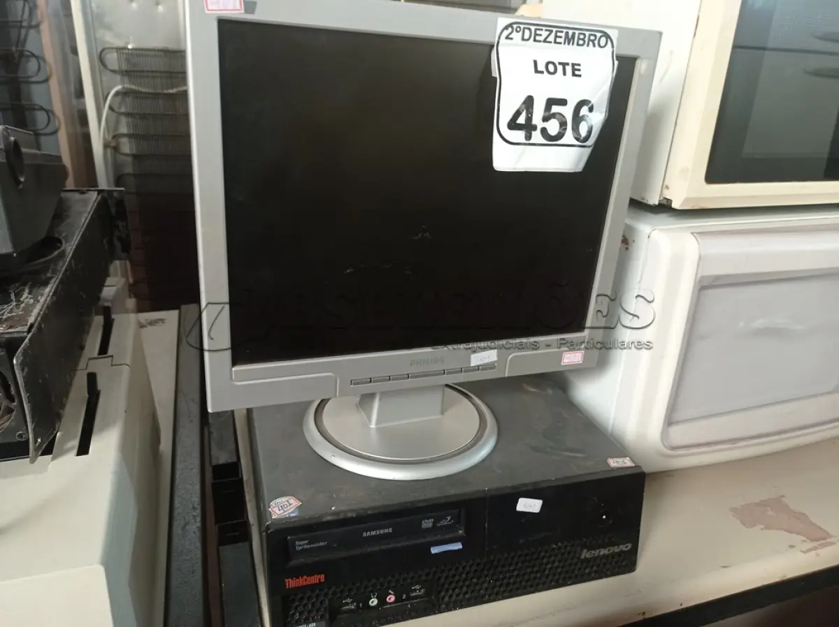 LOTE 456 - 01 CPU MARCA LENOVO E 01 MONITOR MARCA PHILIPS. (NO ESTADO) ATENÇÃO! FAZER A VISITAÇÃO ANTES DE ARREMATAR, NÃO SABEMOS SE FUNCIONA. LEILÃO NÃO TEM GARANTIA E NEM DEVOLUÇÃO, SUJEITO A POSSÍVEIS AVARIAS VISÍVEIS/OCULTAS E/OU AUSÊNCIA DE COMPONENTES.