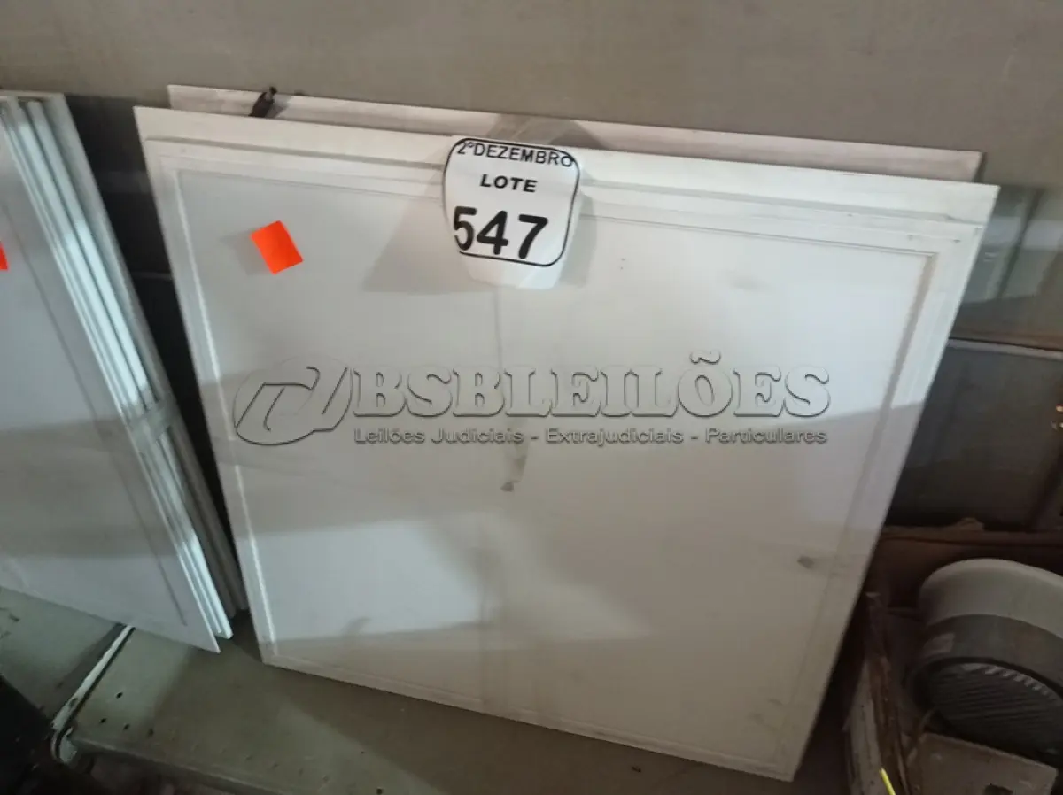 LOTE 547 - 05 PAINÉIS DE LED P/EMBUTIR. (NO ESTADO) ATENÇÃO! FAZER A VISITAÇÃO ANTES DE ARREMATAR, NÃO SABEMOS SE FUNCIONA. LEILÃO NÃO TEM GARANTIA E NEM DEVOLUÇÃO, SUJEITO A POSSÍVEIS AVARIAS VISÍVEIS/OCULTAS E/OU AUSÊNCIA DE COMPONENTES.