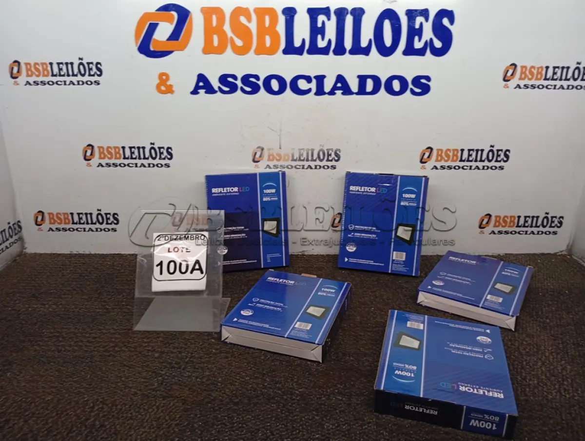 LOTE 100 - 05 REFLETORES LED AMBIENTE EXTERNO 100W. (NOVO), (NO ESTADO) ATENÇÃO! FAZER A VISITAÇÃO ANTES DE ARREMATAR, NÃO SABEMOS SE FUNCIONA. LEILÃO NÃO TEM GARANTIA E NEM DEVOLUÇÃO, SUJEITO A POSSÍVEIS AVARIAS VISÍVEIS/OCULTAS E/OU AUSÊNCIA DE COMPONENTES.