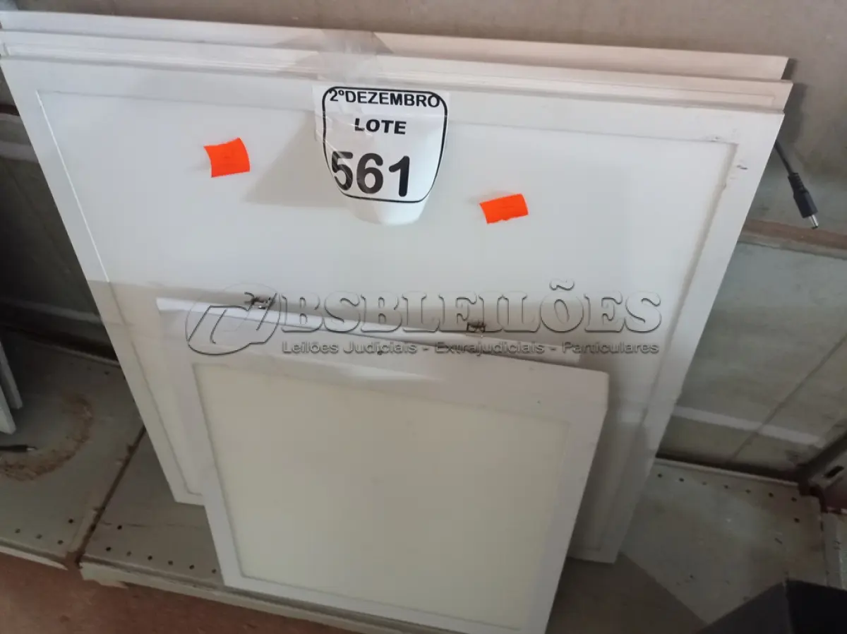 LOTE 561 - 07 PAINÉIS DE LED P/EMBUTIR. (NO ESTADO) ATENÇÃO! FAZER A VISITAÇÃO ANTES DE ARREMATAR, NÃO SABEMOS SE FUNCIONA. LEILÃO NÃO TEM GARANTIA E NEM DEVOLUÇÃO, SUJEITO A POSSÍVEIS AVARIAS VISÍVEIS/OCULTAS E/OU AUSÊNCIA DE COMPONENTES.