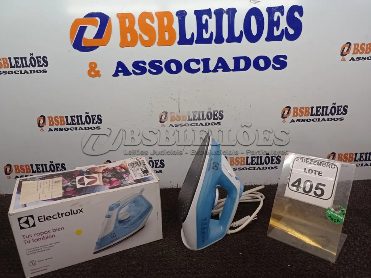 LOTE 405 - 01 FERRO A VAPOR P/ PASSAR ROUPAS MARCA ELECTROLUX COR BRANCA C/AZUL (NOVO). (NO ESTADO) ATENÇÃO! FAZER A VISITAÇÃO ANTES DE ARREMATAR, NÃO SABEMOS SE FUNCIONA. LEILÃO NÃO TEM GARANTIA E NEM DEVOLUÇÃO, SUJEITO A POSSÍVEIS AVARIAS VISÍVEIS/OCULTAS E/OU AUSÊNCIA DE COMPONENTES.