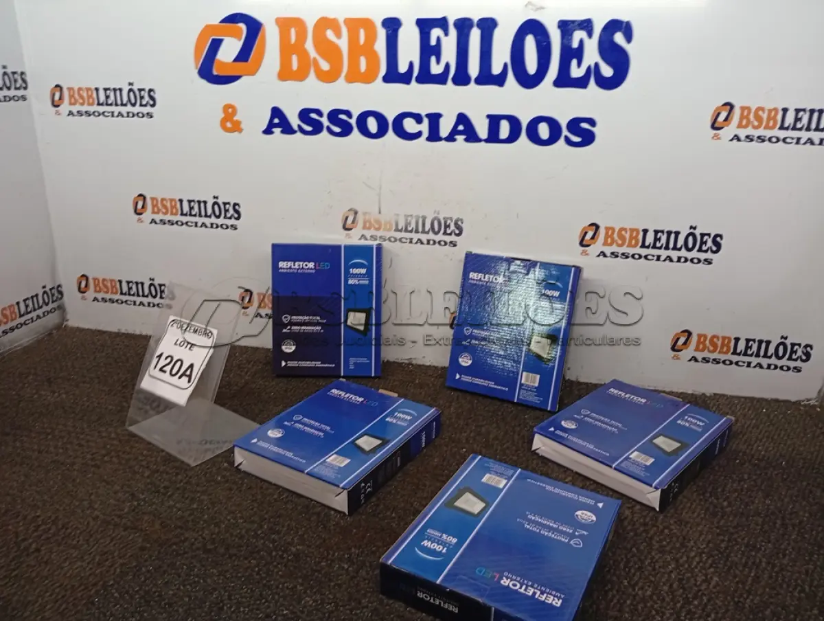 LOTE 120 - 05 REFLETORES LED AMBIENTE EXTERNO 100W. (NOVO), (NO ESTADO) ATENÇÃO! FAZER A VISITAÇÃO ANTES DE ARREMATAR, NÃO SABEMOS SE FUNCIONA. LEILÃO NÃO TEM GARANTIA E NEM DEVOLUÇÃO, SUJEITO A POSSÍVEIS AVARIAS VISÍVEIS/OCULTAS E/OU AUSÊNCIA DE COMPONENTES.