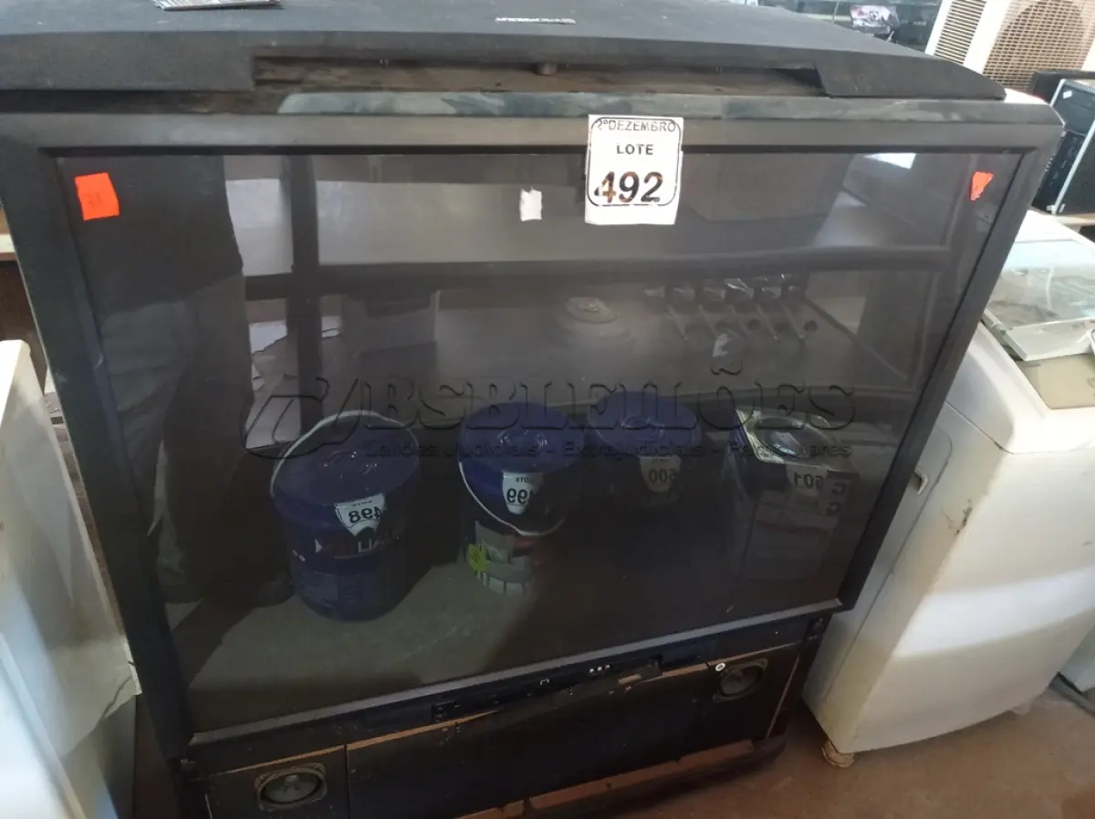 LOTE 492 - 01 TV DE TUBO ANTIGA MARCA PIONEER. (NO ESTADO) ATENÇÃO! FAZER A VISITAÇÃO ANTES DE ARREMATAR, NÃO SABEMOS SE FUNCIONA. LEILÃO NÃO TEM GARANTIA E NEM DEVOLUÇÃO, SUJEITO A POSSÍVEIS AVARIAS VISÍVEIS/OCULTAS E/OU AUSÊNCIA DE COMPONENTES.