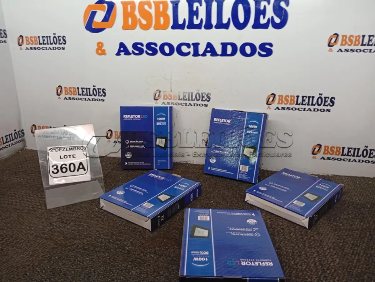 LOTE 360 - 05 REFLETORES LED AMBIENTE EXTERNO 100W. (NOVO), (NO ESTADO) ATENÇÃO! FAZER A VISITAÇÃO ANTES DE ARREMATAR, NÃO SABEMOS SE FUNCIONA. LEILÃO NÃO TEM GARANTIA E NEM DEVOLUÇÃO, SUJEITO A POSSÍVEIS AVARIAS VISÍVEIS/OCULTAS E/OU AUSÊNCIA DE COMPONENTES.