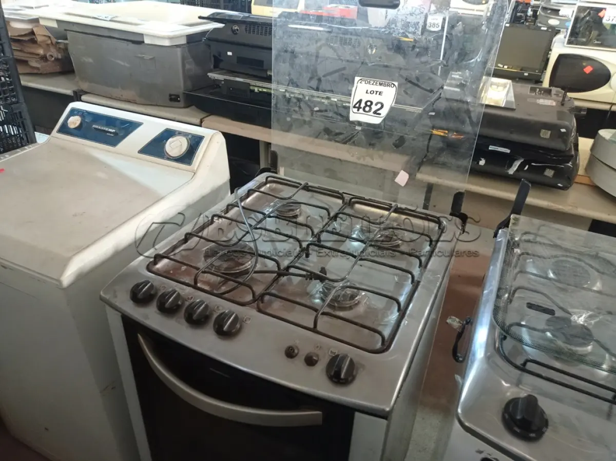 LOTE 482 - 01 FOGÃO A GÁS 04 BOCAS MARCA ELECTROLUX. (NO ESTADO) ATENÇÃO! FAZER A VISITAÇÃO ANTES DE ARREMATAR, NÃO SABEMOS SE FUNCIONA. LEILÃO NÃO TEM GARANTIA E NEM DEVOLUÇÃO, SUJEITO A POSSÍVEIS AVARIAS VISÍVEIS/OCULTAS E/OU AUSÊNCIA DE COMPONENTES.