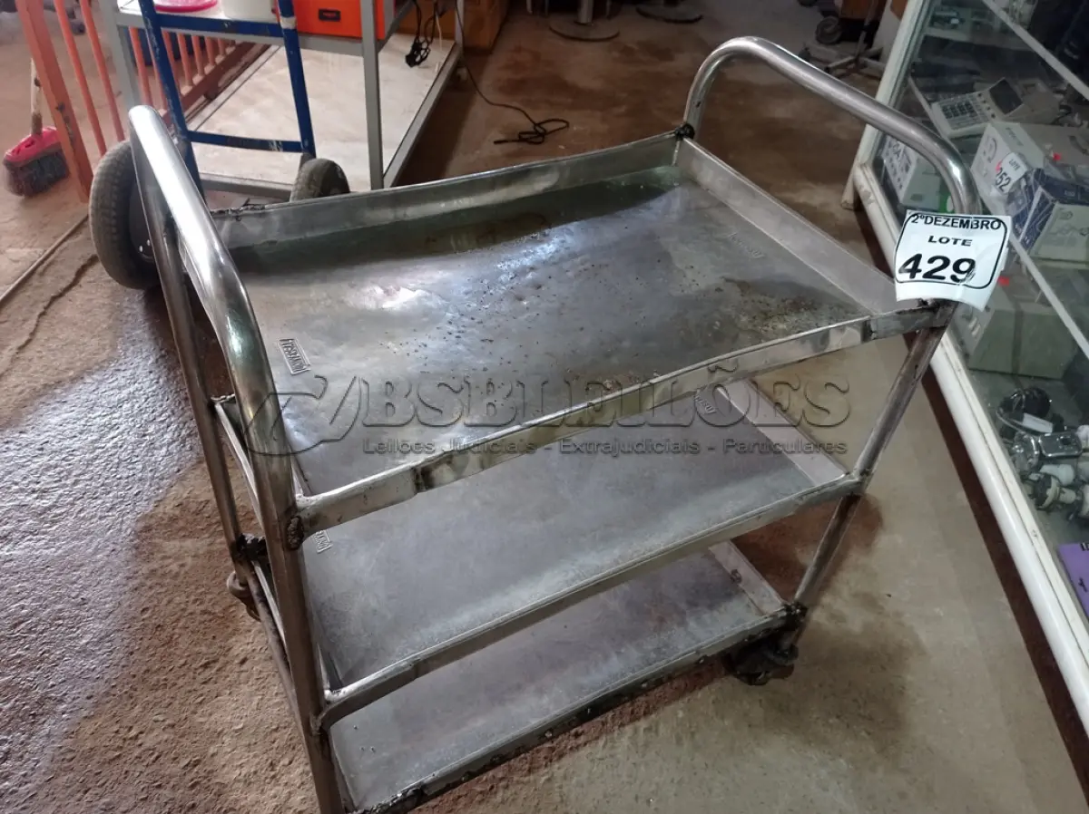 LOTE 429 - 01 CARRINHO EM INOX. (NO ESTADO) ATENÇÃO! FAZER A VISITAÇÃO ANTES DE ARREMATAR, NÃO SABEMOS SE FUNCIONA. LEILÃO NÃO TEM GARANTIA E NEM DEVOLUÇÃO, SUJEITO A POSSÍVEIS AVARIAS VISÍVEIS/OCULTAS E/OU AUSÊNCIA DE COMPONENTES.