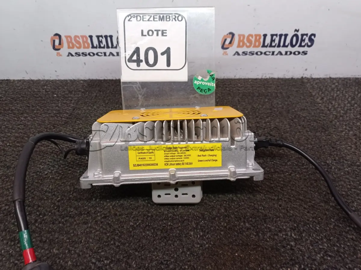 LOTE 401 - 01 CARREGADOR P/MOTO ELÉTRICA. (NO ESTADO) ATENÇÃO! FAZER A VISITAÇÃO ANTES DE ARREMATAR, NÃO SABEMOS SE FUNCIONA. LEILÃO NÃO TEM GARANTIA E NEM DEVOLUÇÃO, SUJEITO A POSSÍVEIS AVARIAS VISÍVEIS/OCULTAS E/OU AUSÊNCIA DE COMPONENTES.