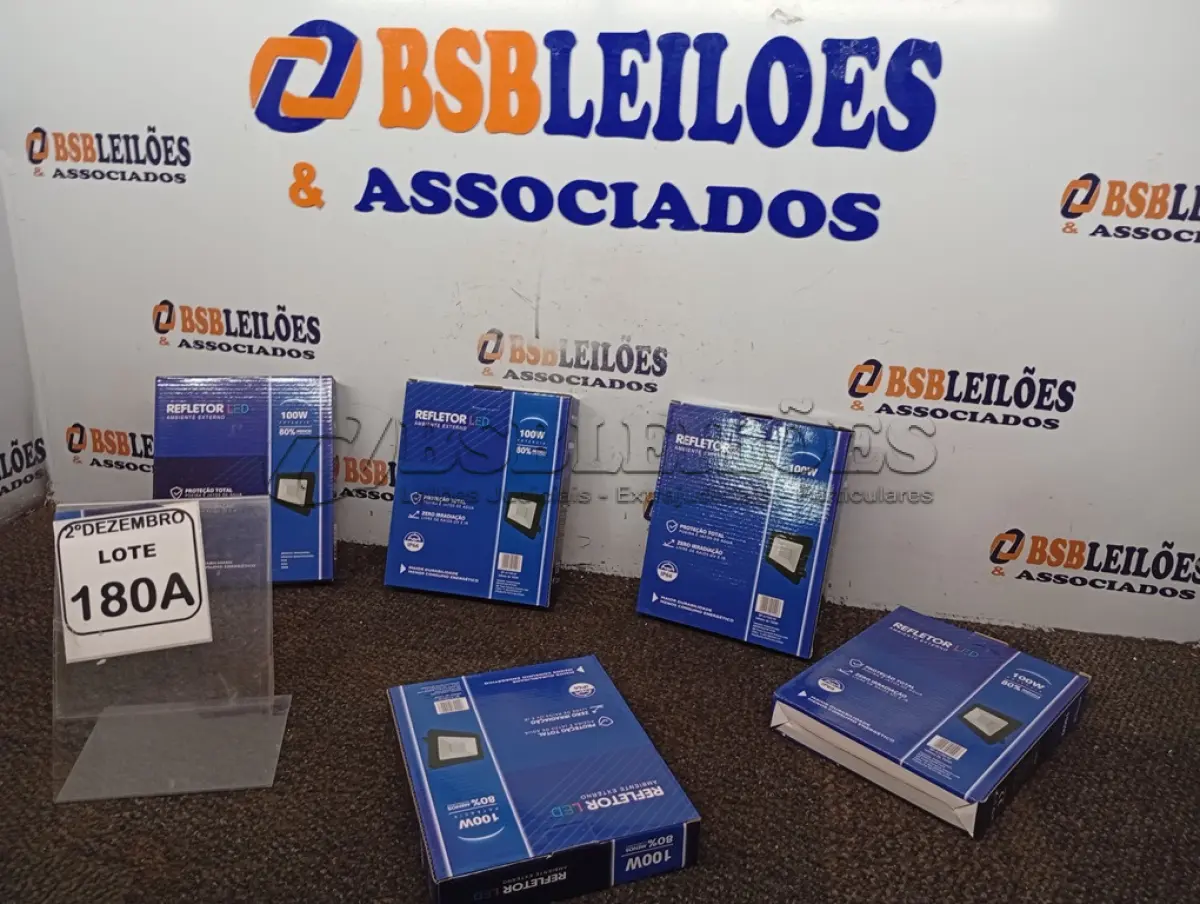 LOTE 180 - 05 REFLETORES LED AMBIENTE EXTERNO 100W. (NOVO), (NO ESTADO) ATENÇÃO! FAZER A VISITAÇÃO ANTES DE ARREMATAR, NÃO SABEMOS SE FUNCIONA. LEILÃO NÃO TEM GARANTIA E NEM DEVOLUÇÃO, SUJEITO A POSSÍVEIS AVARIAS VISÍVEIS/OCULTAS E/OU AUSÊNCIA DE COMPONENTES.