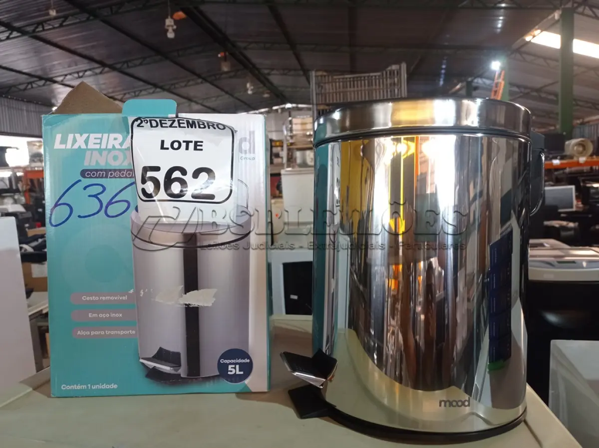 LOTE 562 - 01 LIXEIRA EM INOX COM PEDAL 5L MARCA MOOD. (NO ESTADO) ATENÇÃO! FAZER A VISITAÇÃO ANTES DE ARREMATAR, NÃO SABEMOS SE FUNCIONA. LEILÃO NÃO TEM GARANTIA E NEM DEVOLUÇÃO, SUJEITO A POSSÍVEIS AVARIAS VISÍVEIS/OCULTAS E/OU AUSÊNCIA DE COMPONENTES.