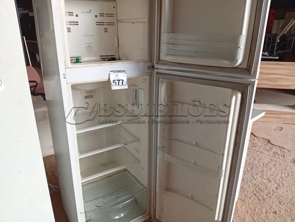 LOTE 577 - 01 GELADEIRA MARCA CONSUL 220V. (NO ESTADO) ATENÇÃO! FAZER A VISITAÇÃO ANTES DE ARREMATAR, NÃO SABEMOS SE FUNCIONA. LEILÃO NÃO TEM GARANTIA E NEM DEVOLUÇÃO, SUJEITO A POSSÍVEIS AVARIAS VISÍVEIS/OCULTAS E/OU AUSÊNCIA DE COMPONENTES.