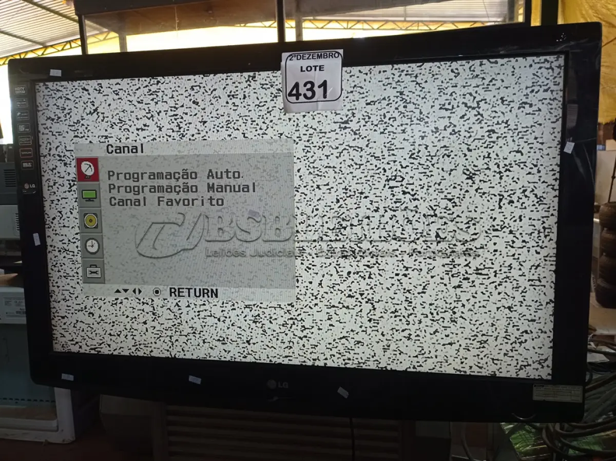 LOTE 431 - 01 TV 42” MARCA LG. (NO ESTADO) ATENÇÃO! FAZER A VISITAÇÃO ANTES DE ARREMATAR, NÃO SABEMOS SE FUNCIONA. LEILÃO NÃO TEM GARANTIA E NEM DEVOLUÇÃO, SUJEITO A POSSÍVEIS AVARIAS VISÍVEIS/OCULTAS E/OU AUSÊNCIA DE COMPONENTES.