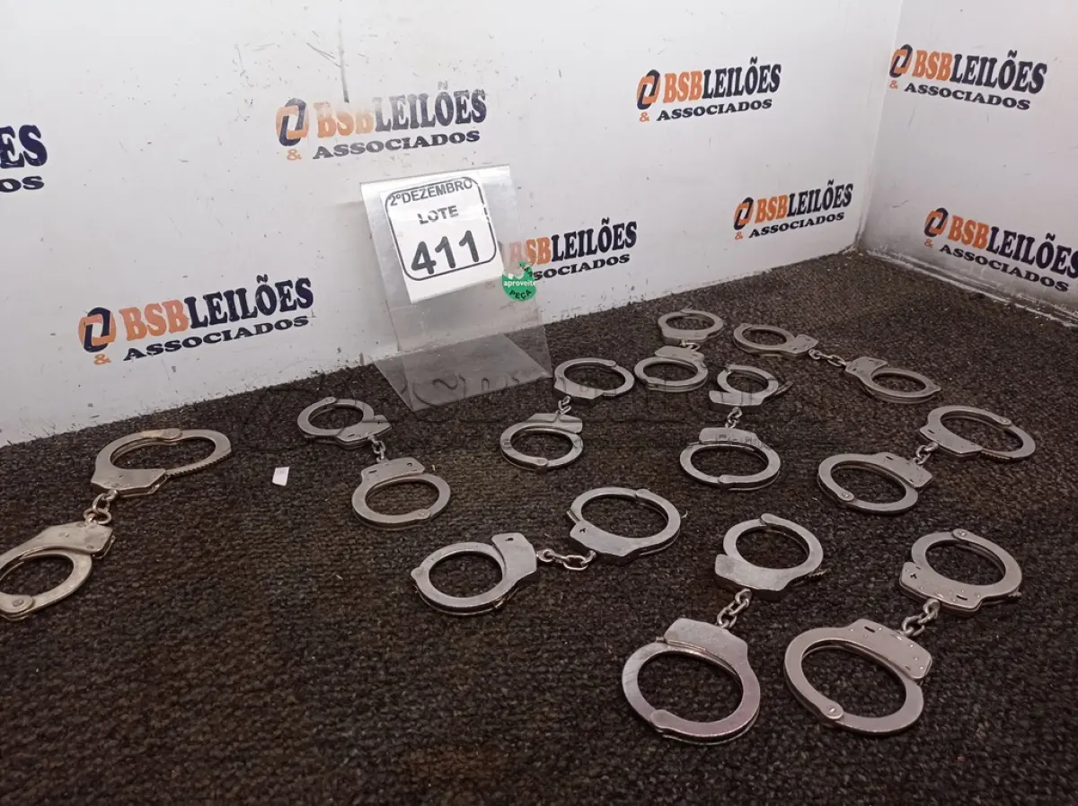 LOTE 411 - 10 ALGEMAS EM METAL. (NO ESTADO) ATENÇÃO! FAZER A VISITAÇÃO ANTES DE ARREMATAR, NÃO SABEMOS SE FUNCIONA. LEILÃO NÃO TEM GARANTIA E NEM DEVOLUÇÃO, SUJEITO A POSSÍVEIS AVARIAS VISÍVEIS/OCULTAS E/OU AUSÊNCIA DE COMPONENTES.