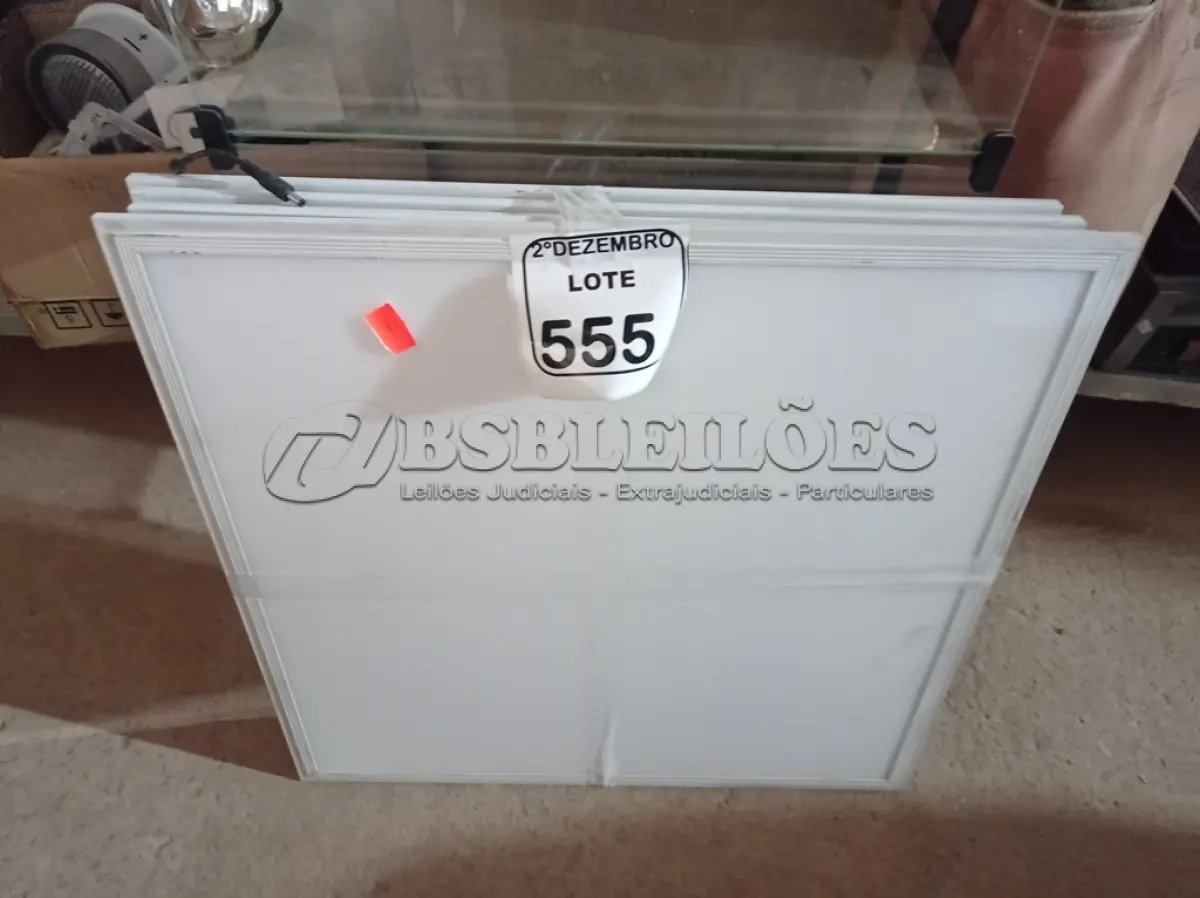LOTE 555 - 05 PAINÉIS DE LED P/EMBUTIR. (NO ESTADO) ATENÇÃO! FAZER A VISITAÇÃO ANTES DE ARREMATAR, NÃO SABEMOS SE FUNCIONA. LEILÃO NÃO TEM GARANTIA E NEM DEVOLUÇÃO, SUJEITO A POSSÍVEIS AVARIAS VISÍVEIS/OCULTAS E/OU AUSÊNCIA DE COMPONENTES.