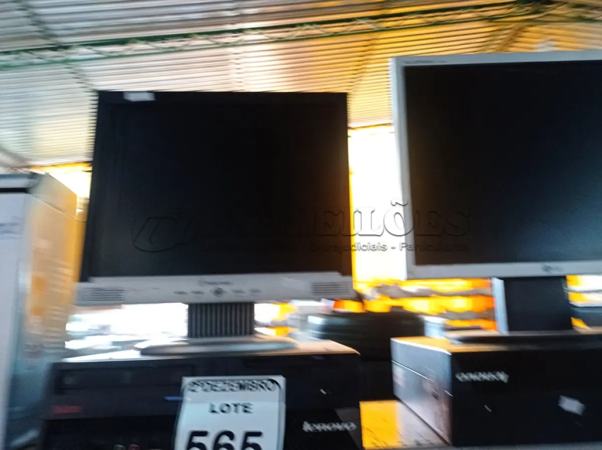 LOTE 565 - 01 CPU MARCA LENOVO E 01 MONITOR MARCA POSITIVO. (NO ESTADO) ATENÇÃO! FAZER A VISITAÇÃO ANTES DE ARREMATAR, NÃO SABEMOS SE FUNCIONA. LEILÃO NÃO TEM GARANTIA E NEM DEVOLUÇÃO, SUJEITO A POSSÍVEIS AVARIAS VISÍVEIS/OCULTAS E/OU AUSÊNCIA DE COMPONENTES.