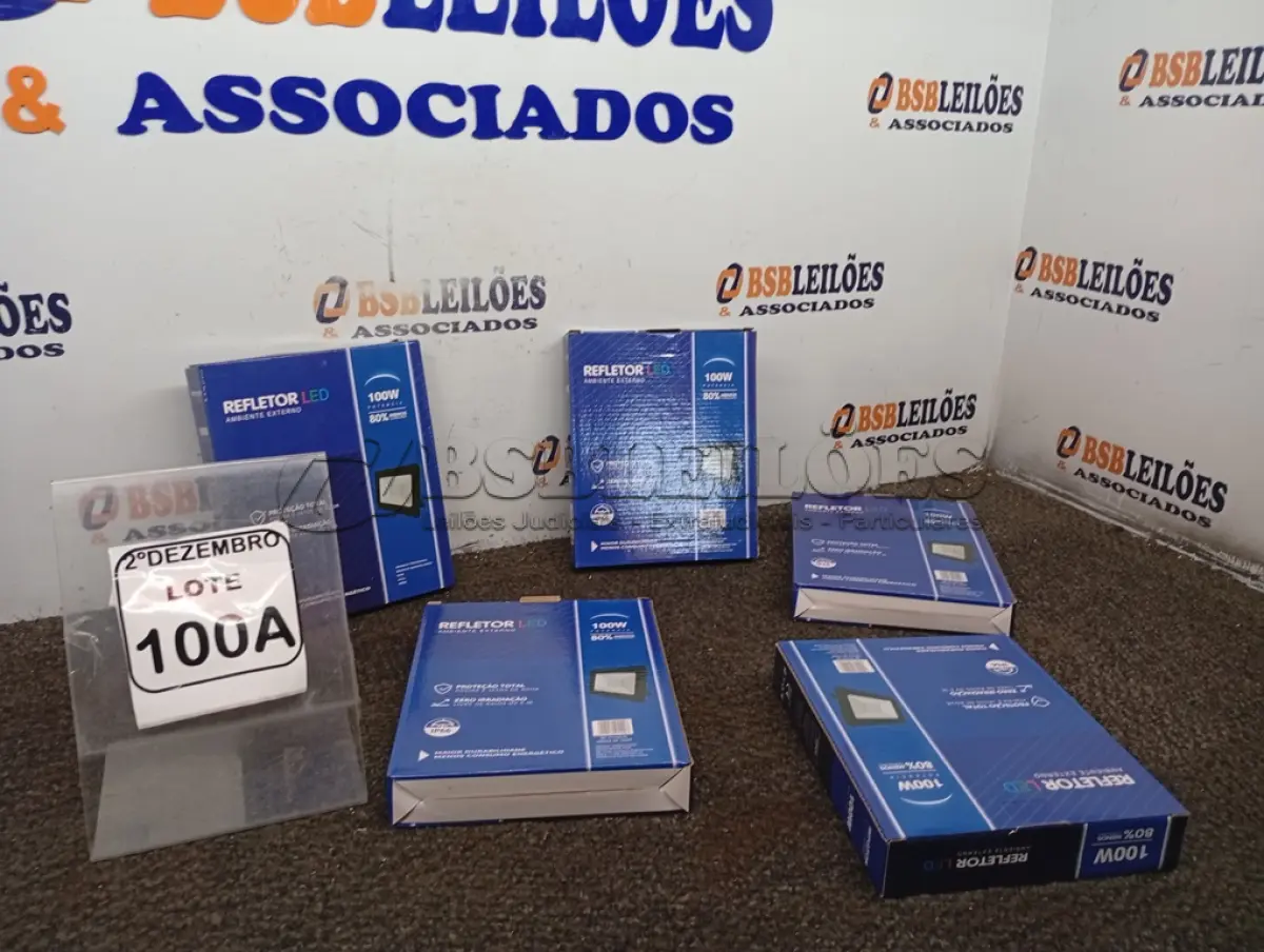 LOTE 100 - 05 REFLETORES LED AMBIENTE EXTERNO 100W. (NOVO), (NO ESTADO) ATENÇÃO! FAZER A VISITAÇÃO ANTES DE ARREMATAR, NÃO SABEMOS SE FUNCIONA. LEILÃO NÃO TEM GARANTIA E NEM DEVOLUÇÃO, SUJEITO A POSSÍVEIS AVARIAS VISÍVEIS/OCULTAS E/OU AUSÊNCIA DE COMPONENTES.