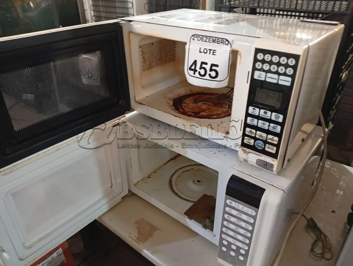 LOTE 455 - 02 MICRO-ONDAS PHILCO E ELECTROLUX S/PRATO. (NO ESTADO) ATENÇÃO! FAZER A VISITAÇÃO ANTES DE ARREMATAR, NÃO SABEMOS SE FUNCIONA. LEILÃO NÃO TEM GARANTIA E NEM DEVOLUÇÃO, SUJEITO A POSSÍVEIS AVARIAS VISÍVEIS/OCULTAS E/OU AUSÊNCIA DE COMPONENTES.