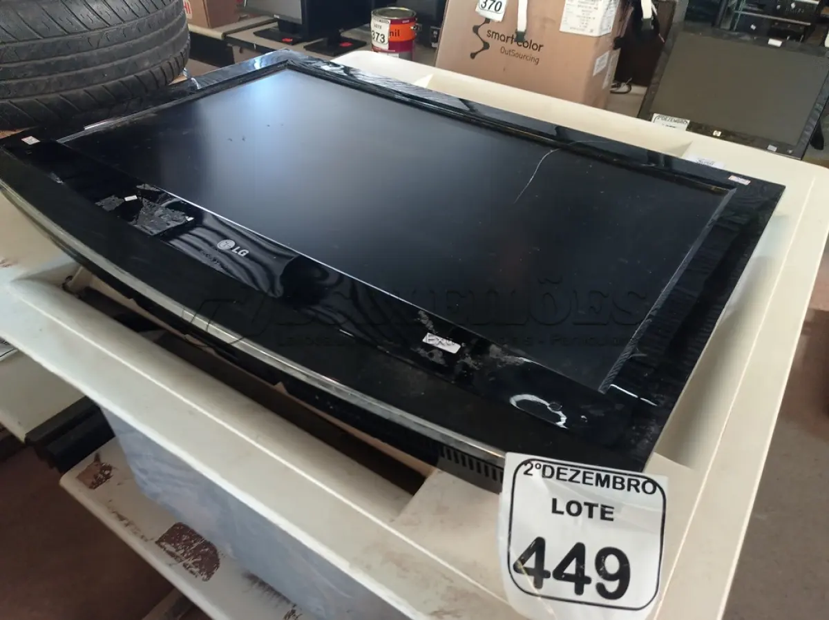 LOTE 449 - 01 TV LG 32” P/RETIRADA DE PEÇAS. (NO ESTADO) ATENÇÃO! FAZER A VISITAÇÃO ANTES DE ARREMATAR, NÃO SABEMOS SE FUNCIONA. LEILÃO NÃO TEM GARANTIA E NEM DEVOLUÇÃO, SUJEITO A POSSÍVEIS AVARIAS VISÍVEIS/OCULTAS E/OU AUSÊNCIA DE COMPONENTES.