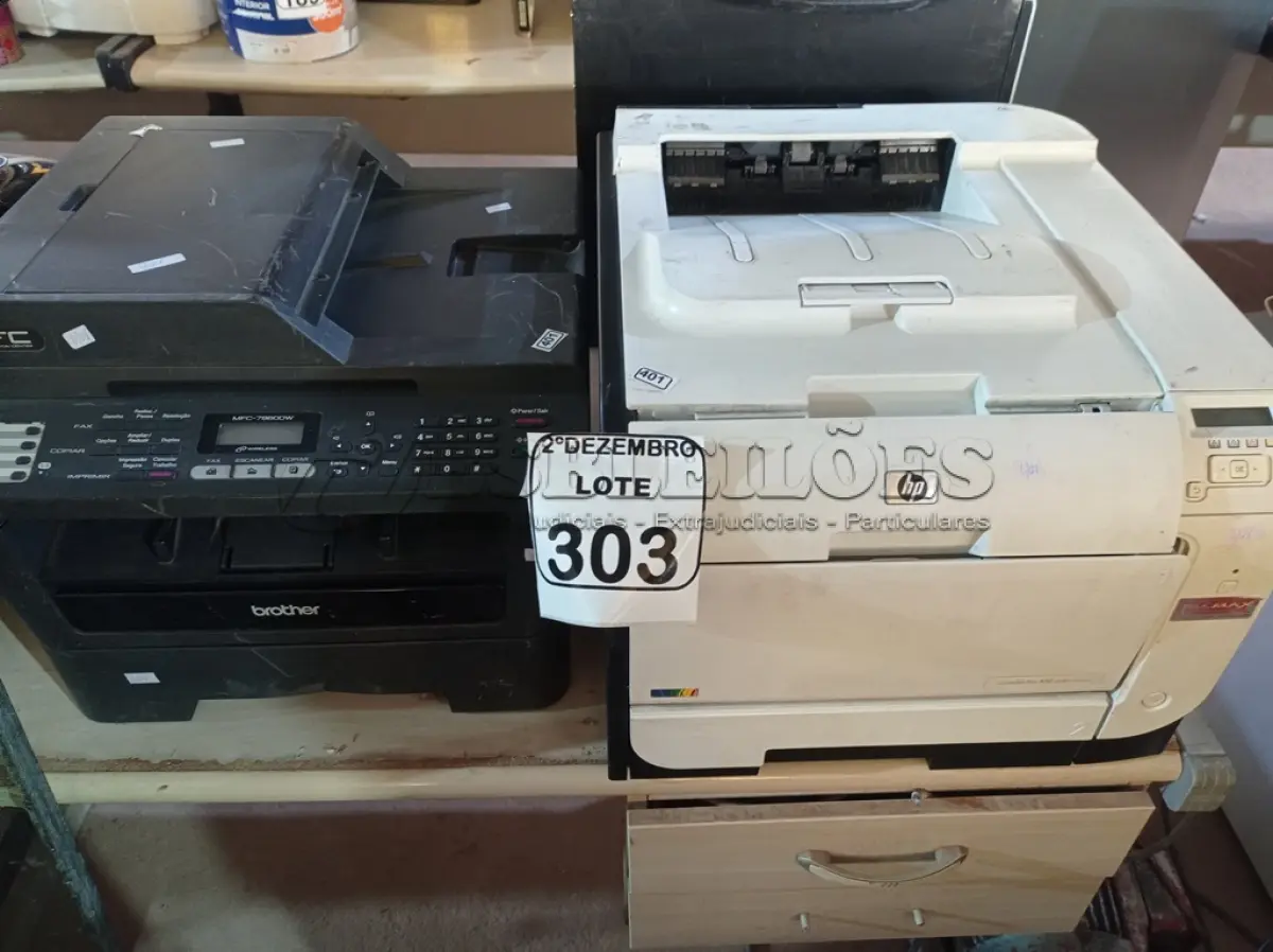 LOTE 303 - 02 IMPRESSORAS MARCAS E MODELOS DIVERSOS SENDO UMA MULTIFUNCIONAL. (NO ESTADO) ATENÇÃO! FAZER A VISITAÇÃO ANTES DE ARREMATAR, NÃO SABEMOS SE FUNCIONA. LEILÃO NÃO TEM GARANTIA E NEM DEVOLUÇÃO, SUJEITO A POSSÍVEIS AVARIAS VISÍVEIS/OCULTAS E/OU AUSÊNCIA DE COMPONENTES.