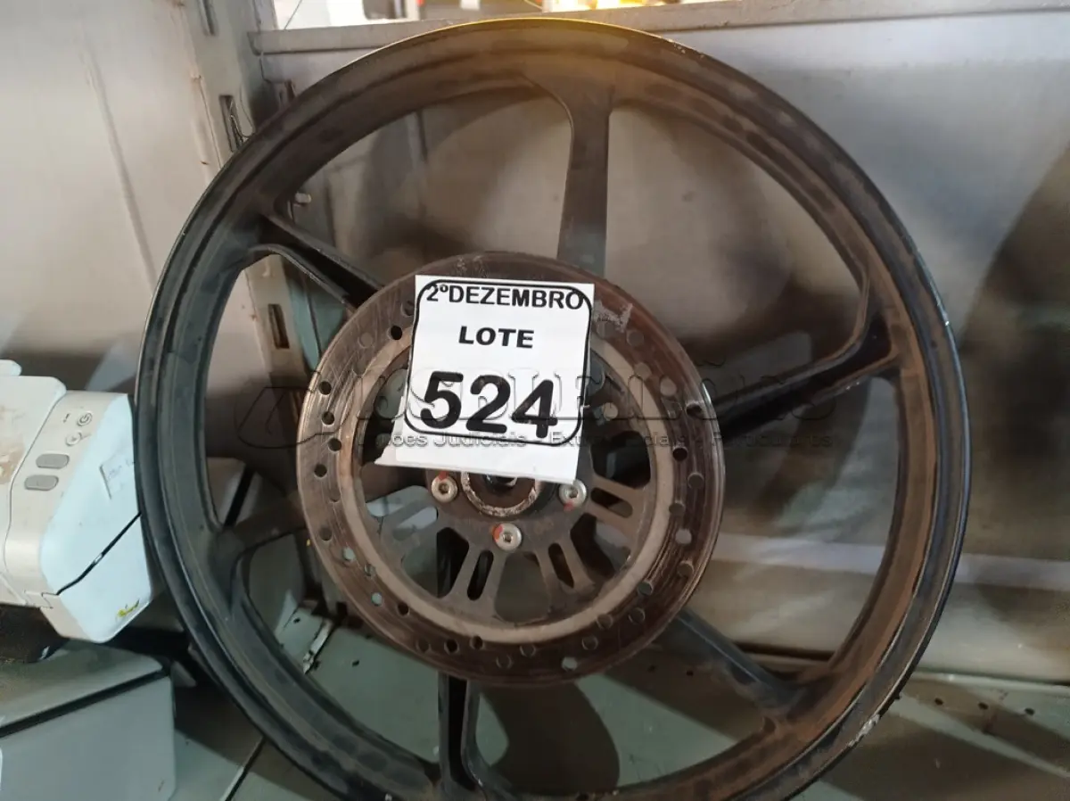 LOTE 524 - 01 RODA P/MOTO ARO “18. PARA HONDA 150 E 160 CILINDRADAS. (NO ESTADO) ATENÇÃO! FAZER A VISITAÇÃO ANTES DE ARREMATAR, NÃO SABEMOS SE FUNCIONA. LEILÃO NÃO TEM GARANTIA E NEM DEVOLUÇÃO, SUJEITO A POSSÍVEIS AVARIAS VISÍVEIS/OCULTAS E/OU AUSÊNCIA DE COMPONENTES.