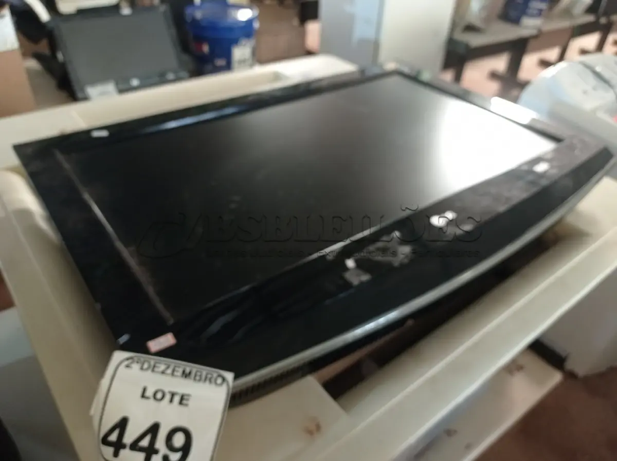 LOTE 449 - 01 TV LG 32” P/RETIRADA DE PEÇAS. (NO ESTADO) ATENÇÃO! FAZER A VISITAÇÃO ANTES DE ARREMATAR, NÃO SABEMOS SE FUNCIONA. LEILÃO NÃO TEM GARANTIA E NEM DEVOLUÇÃO, SUJEITO A POSSÍVEIS AVARIAS VISÍVEIS/OCULTAS E/OU AUSÊNCIA DE COMPONENTES.