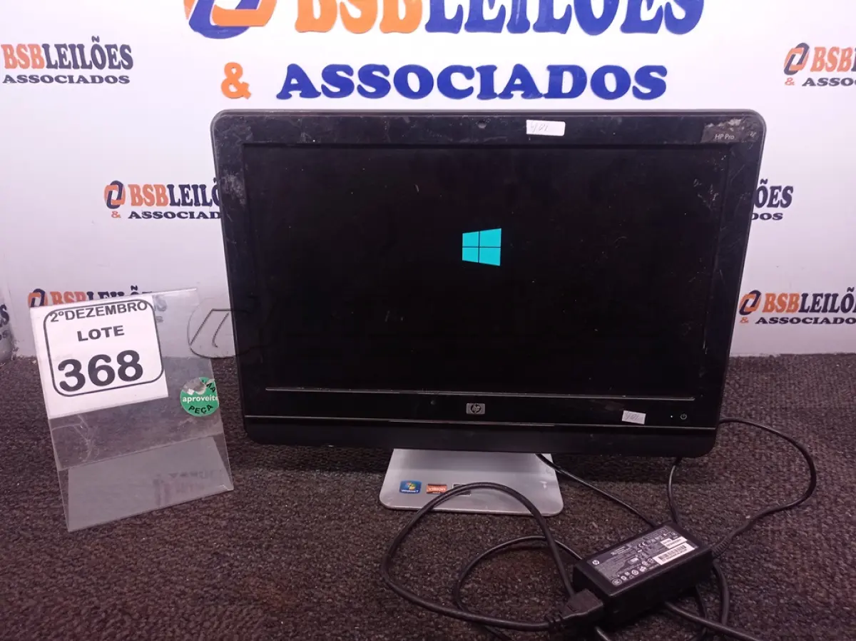 LOTE 368 - 01 ALL IN ONE MARCA HP C/TECLADO E MOUSE. (NO ESTADO) ATENÇÃO! FAZER A VISITAÇÃO ANTES DE ARREMATAR, NÃO SABEMOS SE FUNCIONA. LEILÃO NÃO TEM GARANTIA E NEM DEVOLUÇÃO, SUJEITO A POSSÍVEIS AVARIAS VISÍVEIS/OCULTAS E/OU AUSÊNCIA DE COMPONENTES.