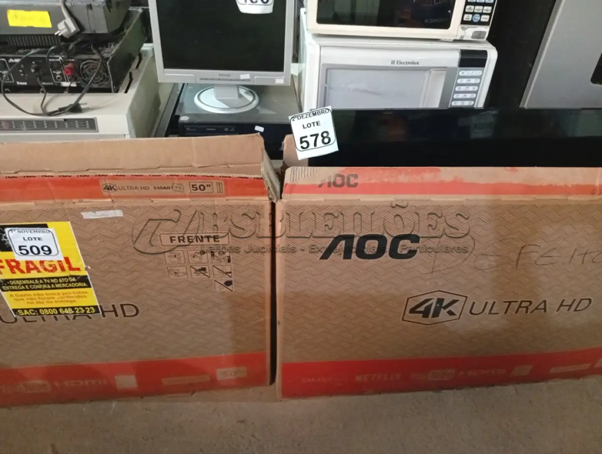 LOTE 578 - 02 TVS 50” MARCA AOC P/RETIRADA DE PEÇAS. (NO ESTADO) ATENÇÃO! FAZER A VISITAÇÃO ANTES DE ARREMATAR, NÃO SABEMOS SE FUNCIONA. LEILÃO NÃO TEM GARANTIA E NEM DEVOLUÇÃO, SUJEITO A POSSÍVEIS AVARIAS VISÍVEIS/OCULTAS E/OU AUSÊNCIA DE COMPONENTES.
