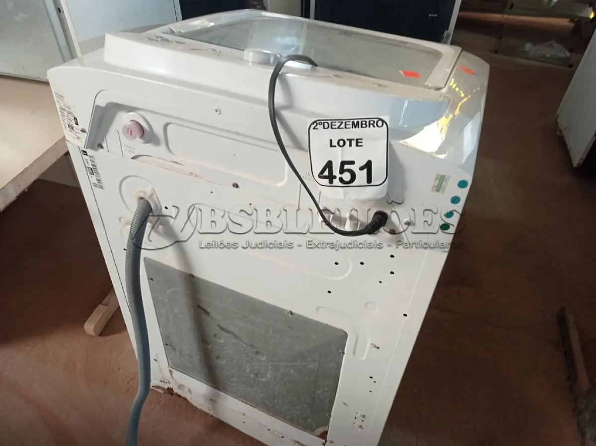 LOTE 451 - 01 MÁQUINA DE LAVAR MARCA ELECTROLUX 15KG. (NO ESTADO) ATENÇÃO! FAZER A VISITAÇÃO ANTES DE ARREMATAR, NÃO SABEMOS SE FUNCIONA. LEILÃO NÃO TEM GARANTIA E NEM DEVOLUÇÃO, SUJEITO A POSSÍVEIS AVARIAS VISÍVEIS/OCULTAS E/OU AUSÊNCIA DE COMPONENTES.