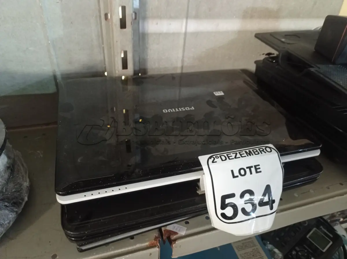 LOTE 534 - 03 NOTEBOOKS PARA RETIRADA DE PEÇAS. (NO ESTADO) ATENÇÃO! FAZER A VISITAÇÃO ANTES DE ARREMATAR, NÃO SABEMOS SE FUNCIONA. LEILÃO NÃO TEM GARANTIA E NEM DEVOLUÇÃO, SUJEITO A POSSÍVEIS AVARIAS VISÍVEIS/OCULTAS E/OU AUSÊNCIA DE COMPONENTES.