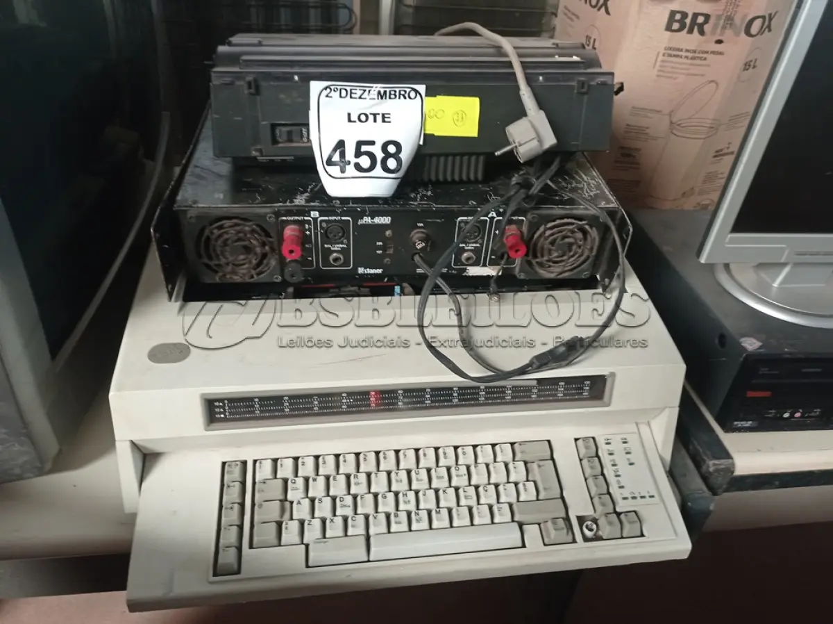 LOTE 458 - 01 AMPLIFICADOR PA-200 MARCA STANER E 03 MÁQUINAS DE ESCREVER ELÉTRICAS MARCAS E MODELOS DIVERSOS. (NO ESTADO) ATENÇÃO! FAZER A VISITAÇÃO ANTES DE ARREMATAR, NÃO SABEMOS SE FUNCIONA. LEILÃO NÃO TEM GARANTIA E NEM DEVOLUÇÃO, SUJEITO A POSSÍVEIS AVARIAS VISÍVEIS/OCULTAS E/OU AUSÊNCIA DE COMPONENTES.