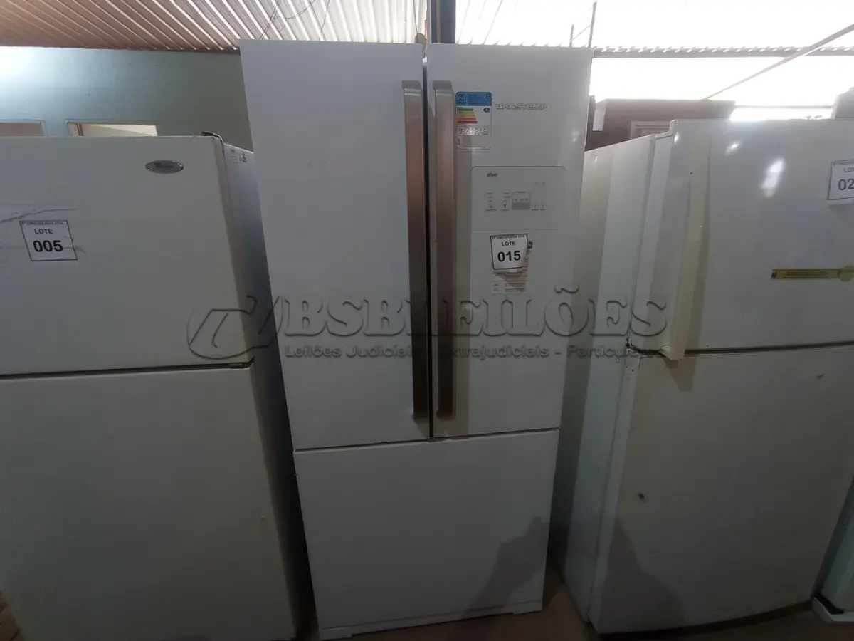 LOTE 015 - 01 REFRIGERADOR INVERSE MARCA BRASTEMP 220V (REFRIGERATOR) (NO ESTADO EM QUE SE ENCONTRA. SUJEITO A AVARIAS OCULTAS/VISÍVEIS.) BH1454N