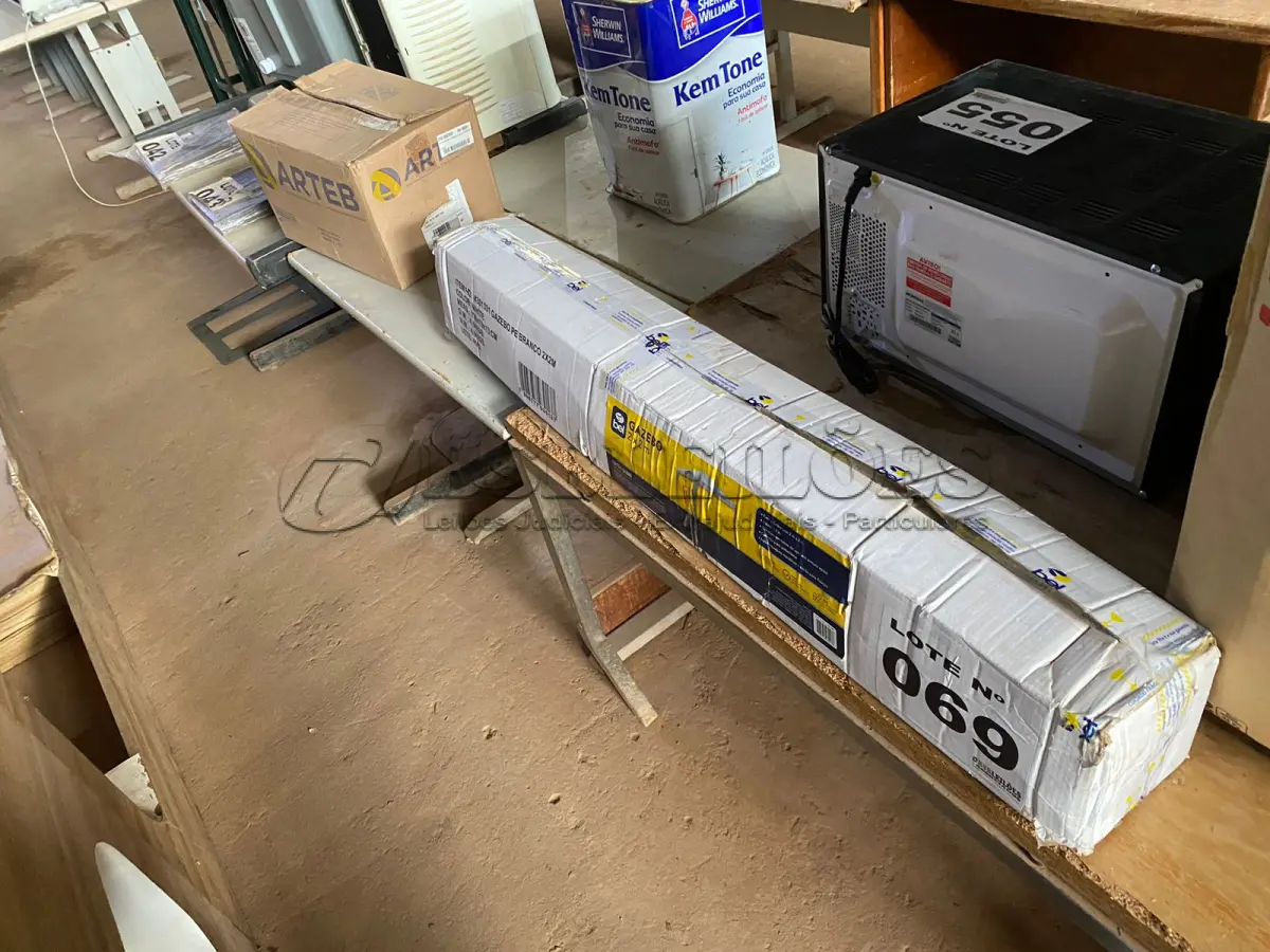 LOTE 069 - 01 - TENDA GAZEBO DESMONTÁVEL 2X2M (NO ESTADO, NÃO SABEMOS SE FUNCIONA. LEILÃO NÃO TEM GARANTIA E NEM DEVOLUÇÃO, SUJEITO A POSSÍVEIS AVARIAS VISÍVEIS/OCULTAS E/OU AUSÊNCIA DE COMPONENTES)