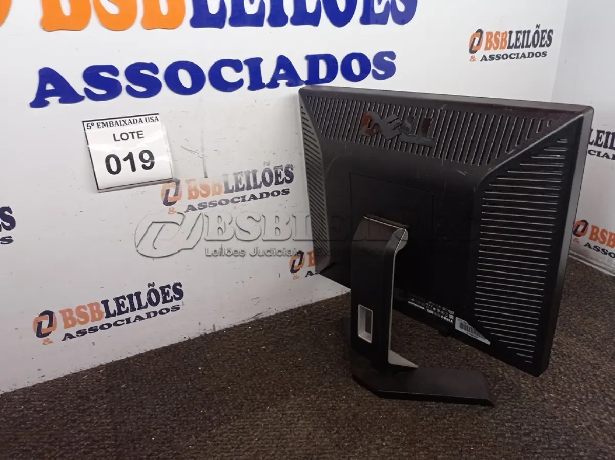 LOTE 019 - 01 MONITOR DELL CS356890. (NO ESTADO EM QUE SE ENCONTRA. SUJEITO A AVARIAS OCULTAS/VISÍVEIS.)