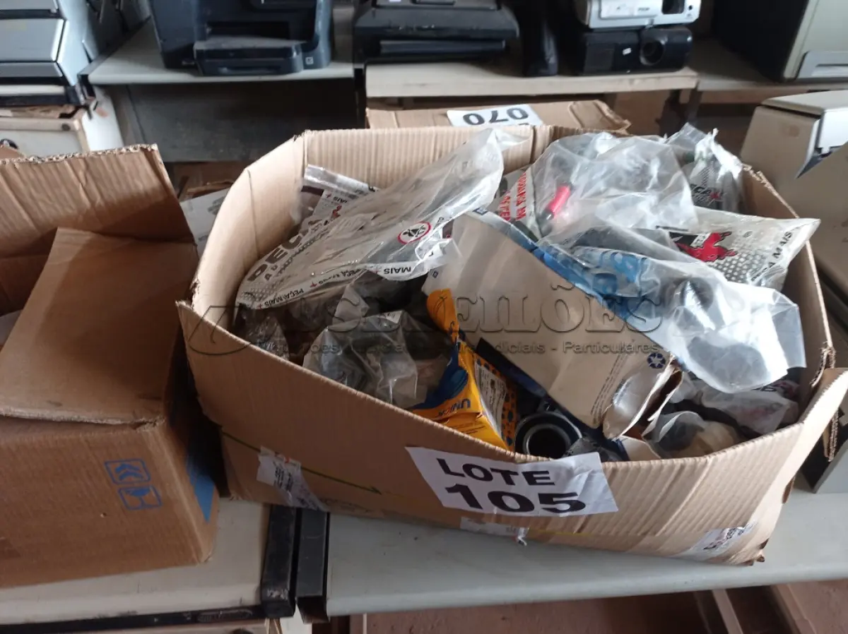 LOTE 105 - APROXIMADO 70 ITENS AUTOMOTIVOS DIVERSOS (NO ESTADO, NÃO SABEMOS SE FUNCIONA. LEILÃO NÃO TEM GARANTIA E NEM DEVOLUÇÃO, SUJEITO A POSSÍVEIS AVARIAS VISÍVEIS/OCULTAS E/OU AUSÊNCIA DE COMPONENTES)