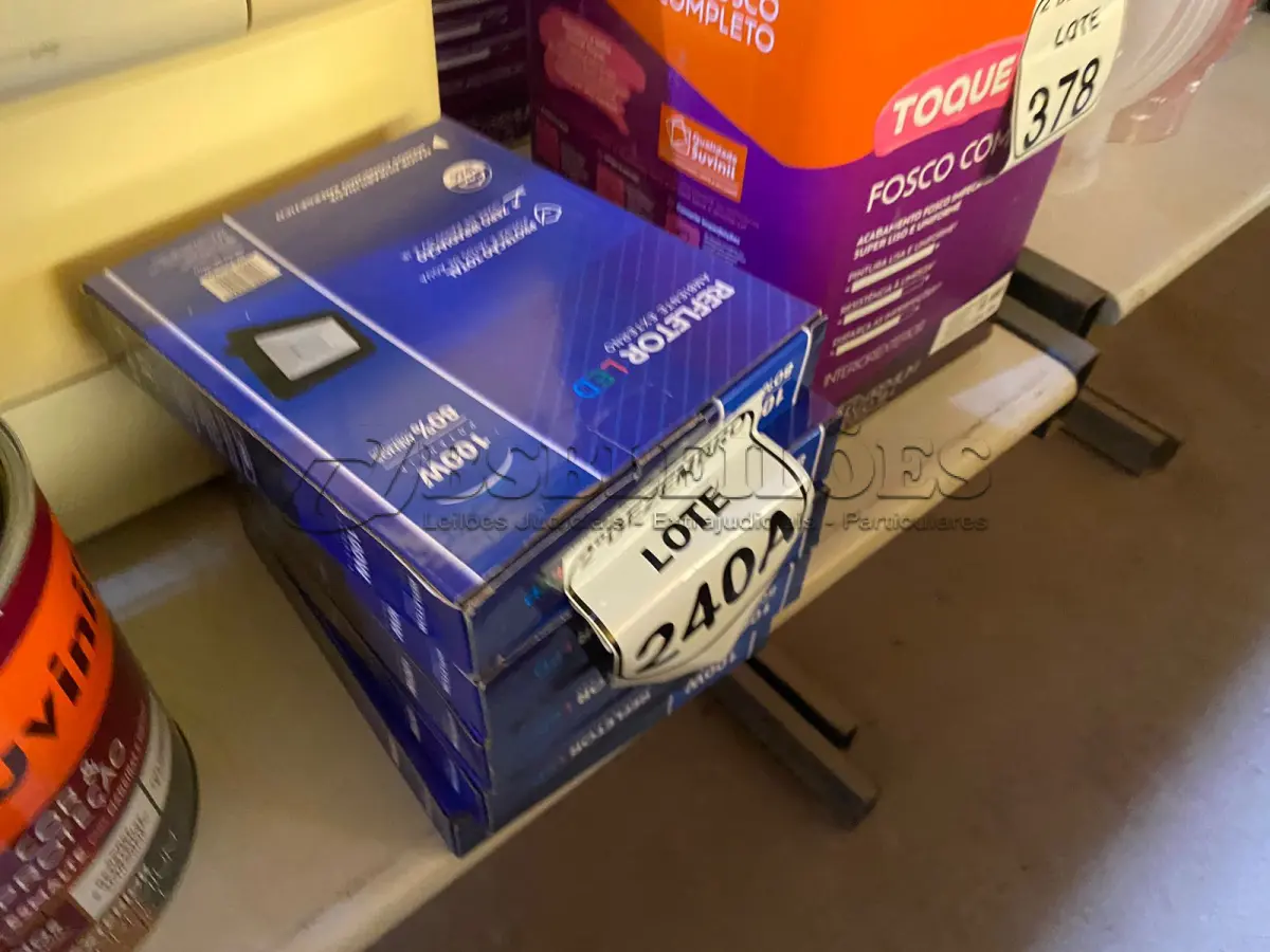 LOTE 240 - 05 REFLETORES LED AMBIENTE EXTERNO 100W. (NOVO), (NO ESTADO) ATENÇÃO! FAZER A VISITAÇÃO ANTES DE ARREMATAR, NÃO SABEMOS SE FUNCIONA. LEILÃO NÃO TEM GARANTIA E NEM DEVOLUÇÃO, SUJEITO A POSSÍVEIS AVARIAS VISÍVEIS/OCULTAS E/OU AUSÊNCIA DE COMPONENTES.