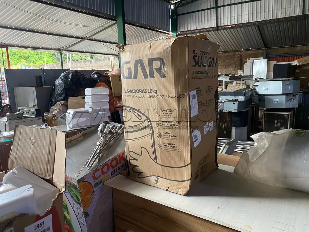 LOTE 073 - 01 - LAVADORA SUGGAR 10KG 110V (NO ESTADO, NÃO SABEMOS SE FUNCIONA. LEILÃO NÃO TEM GARANTIA E NEM DEVOLUÇÃO, SUJEITO A POSSÍVEIS AVARIAS VISÍVEIS/OCULTAS E/OU AUSÊNCIA DE COMPONENTES)